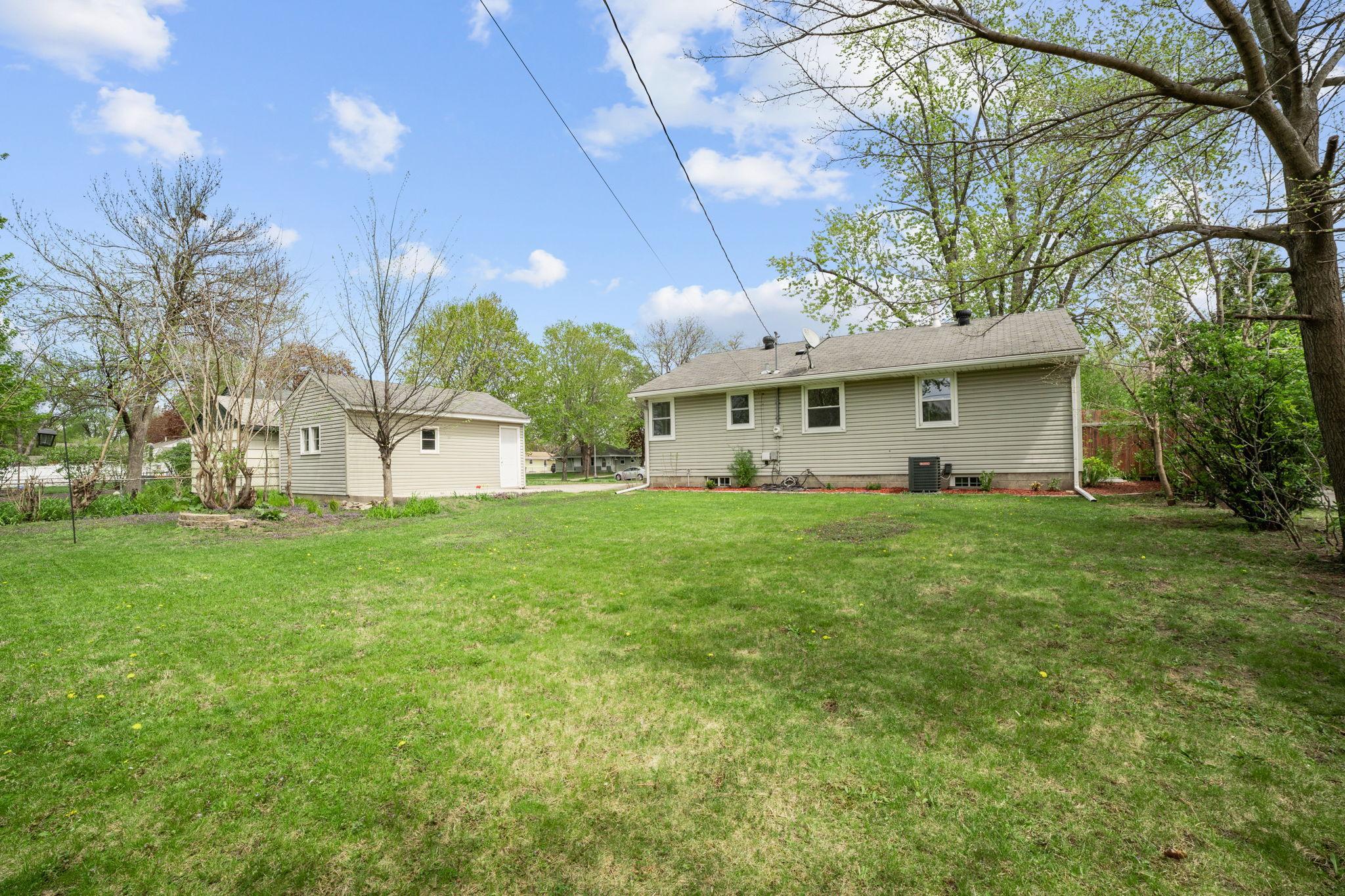 13-web-or-mls-7638 14th Ave S-13.jpg