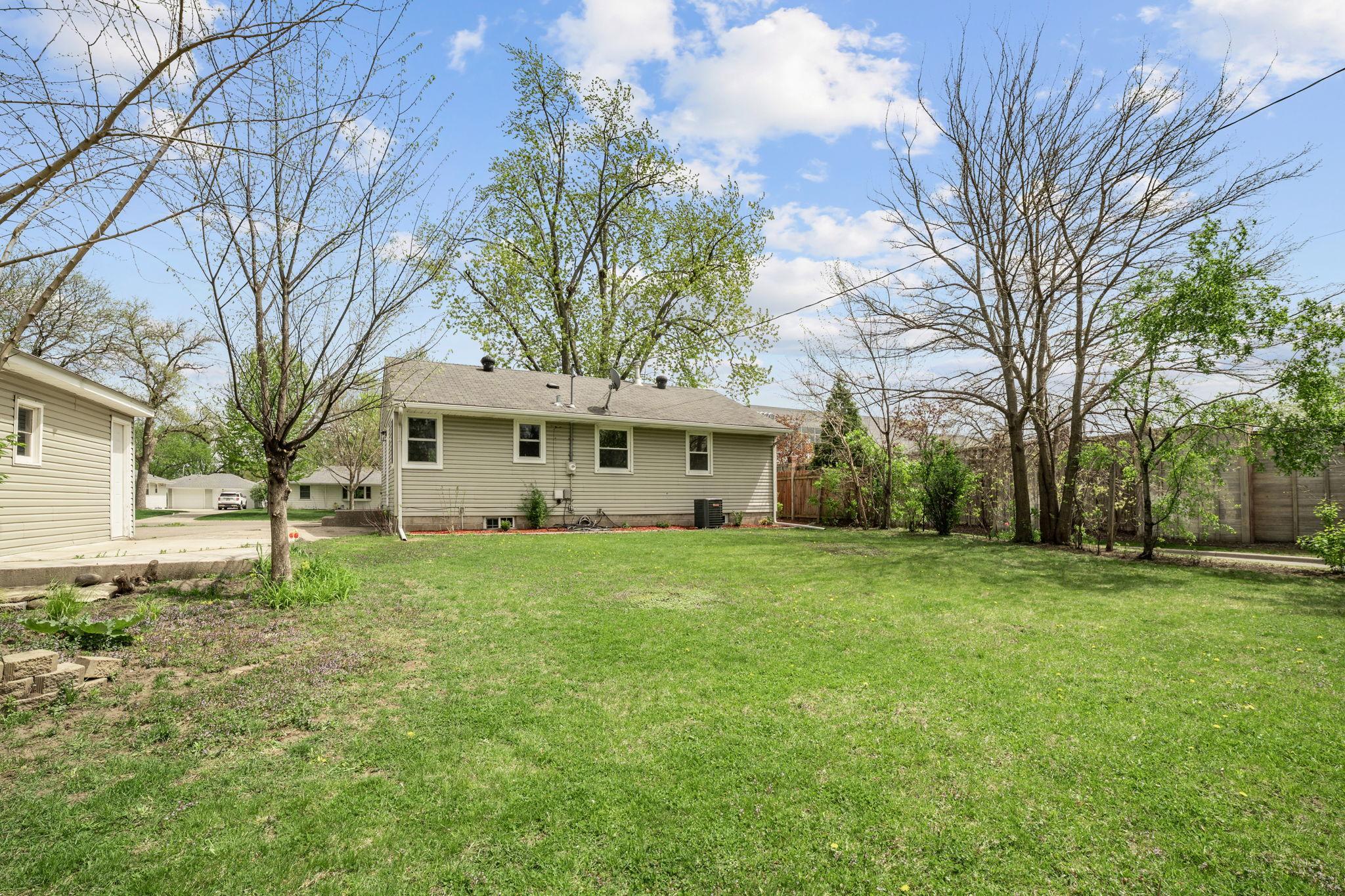 16-web-or-mls-7638 14th Ave S-16.jpg