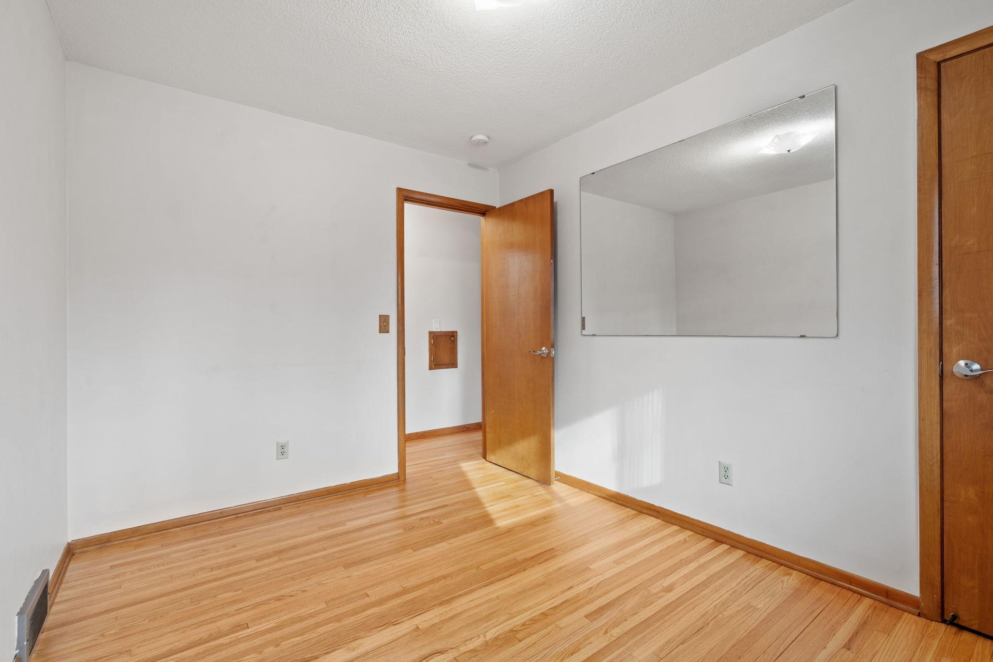 32-web-or-mls-4033 Kentucky Ave N-32.jpg