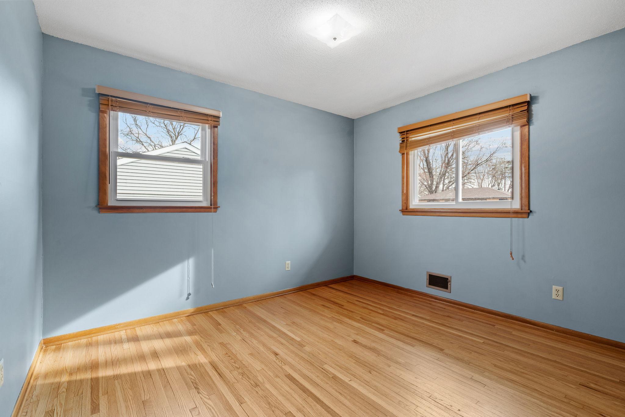 28-web-or-mls-4033 Kentucky Ave N-28.jpg