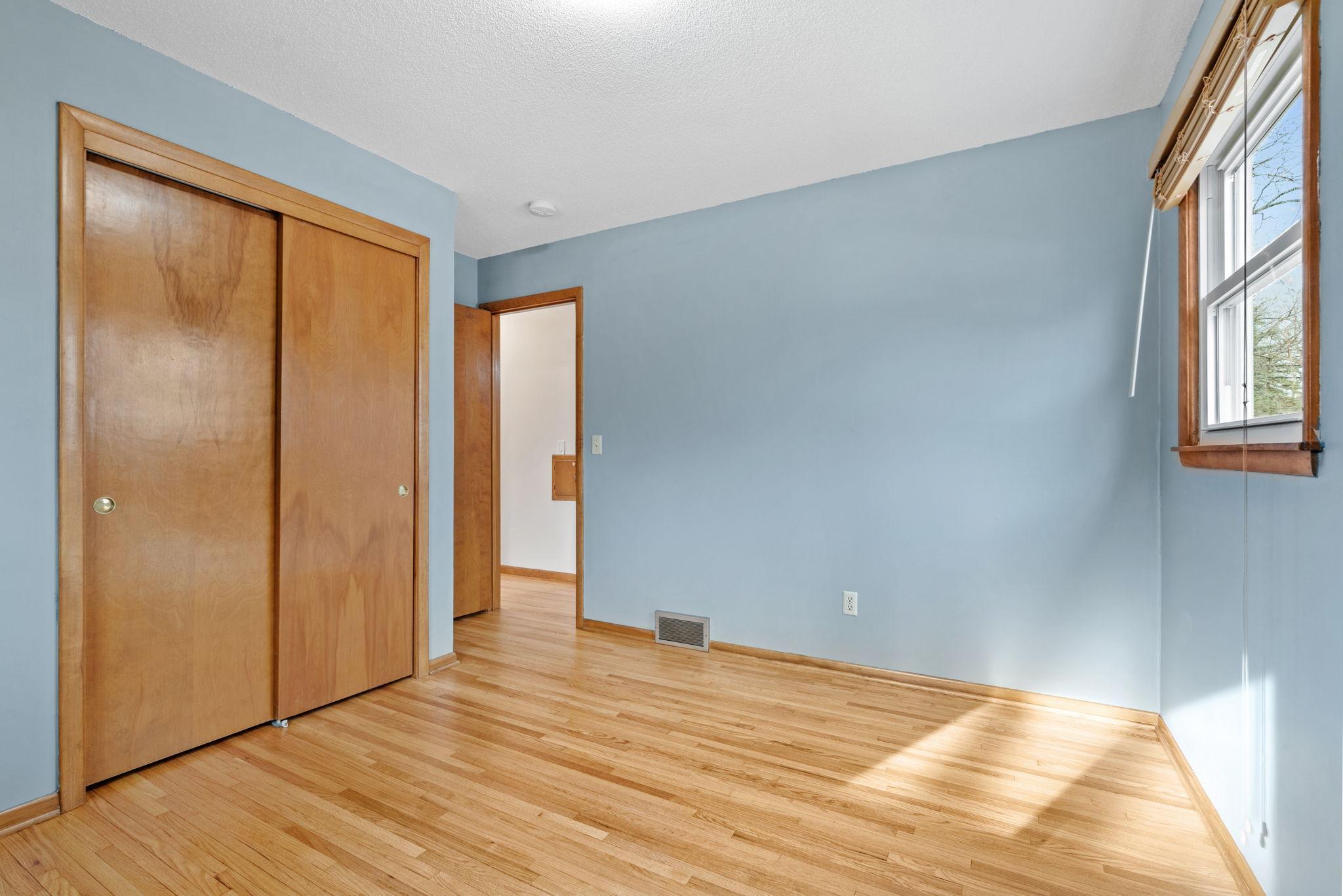 30-web-or-mls-4033 Kentucky Ave N-30.jpg