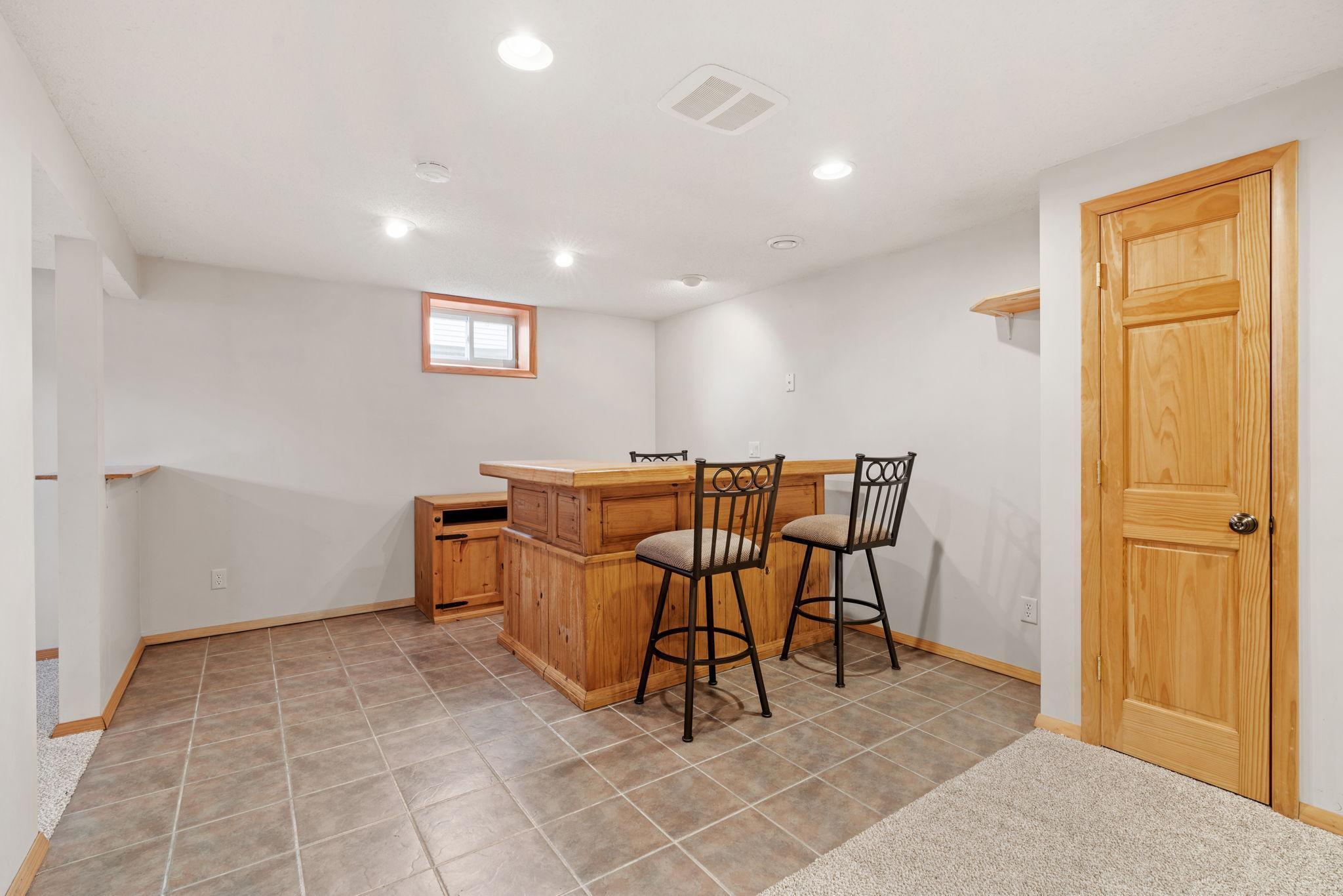 37-web-or-mls-4033 Kentucky Ave N-37.jpg