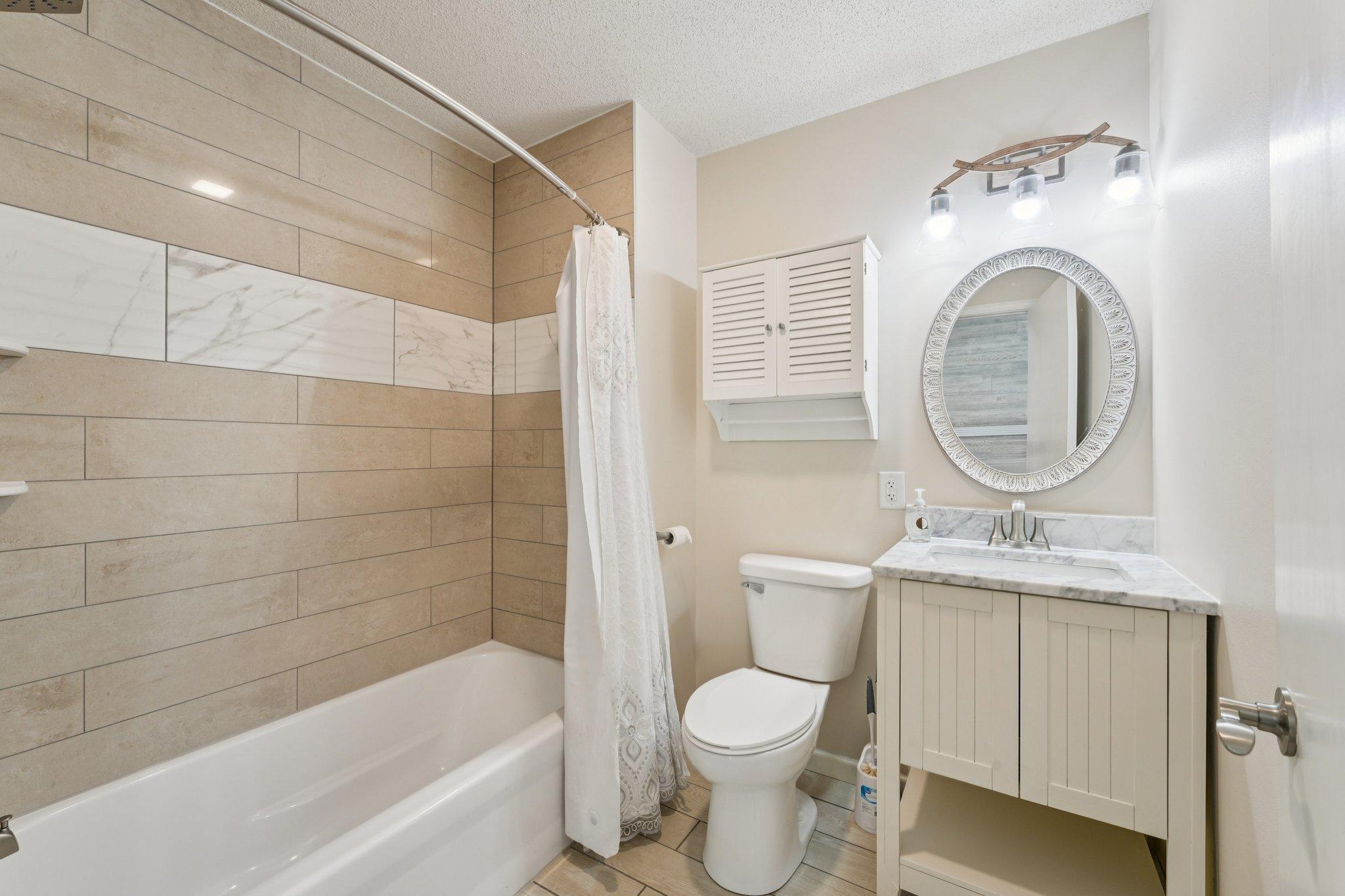 Guest Upper Full Bath