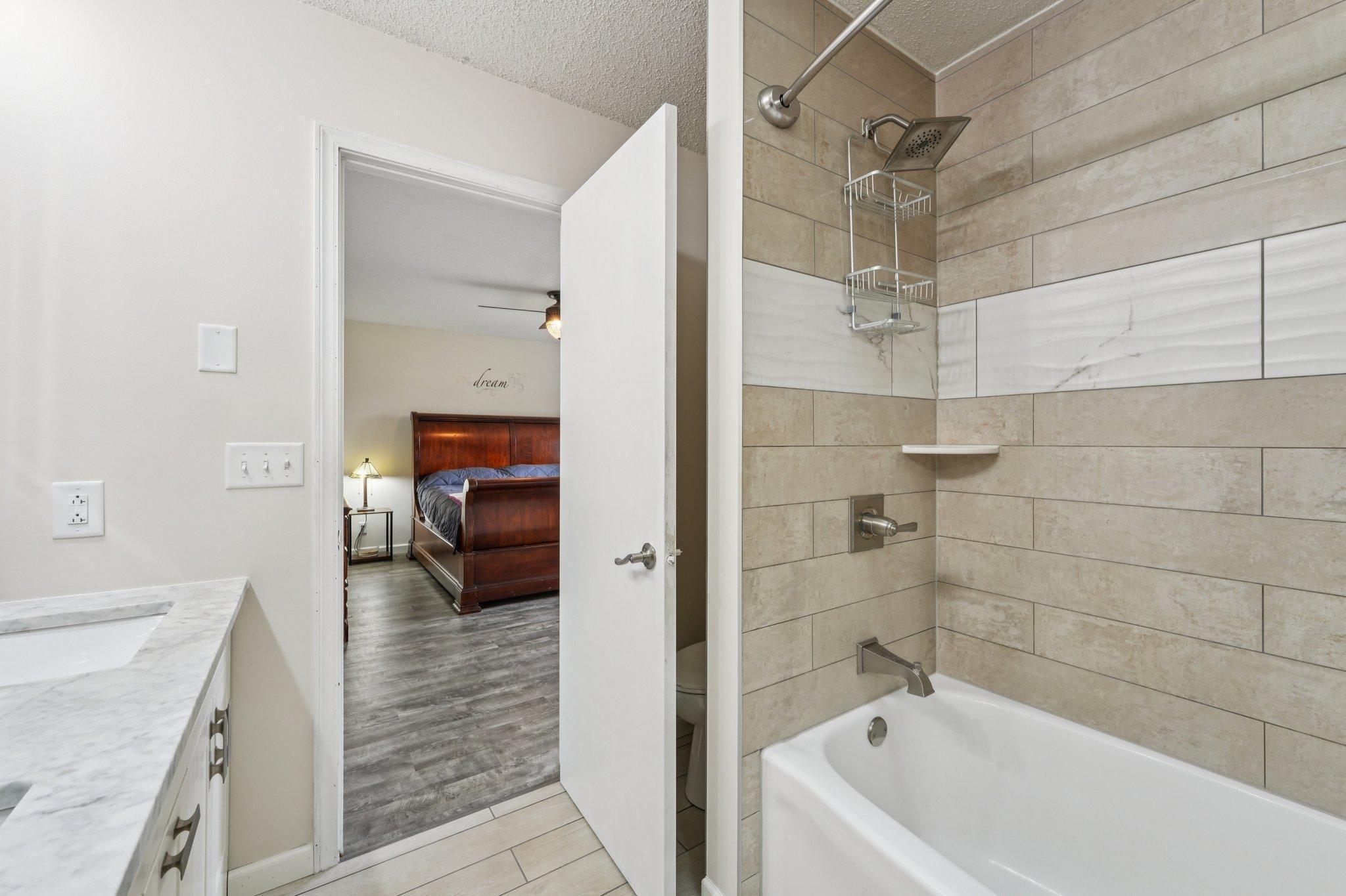 Owners Private Full Bath