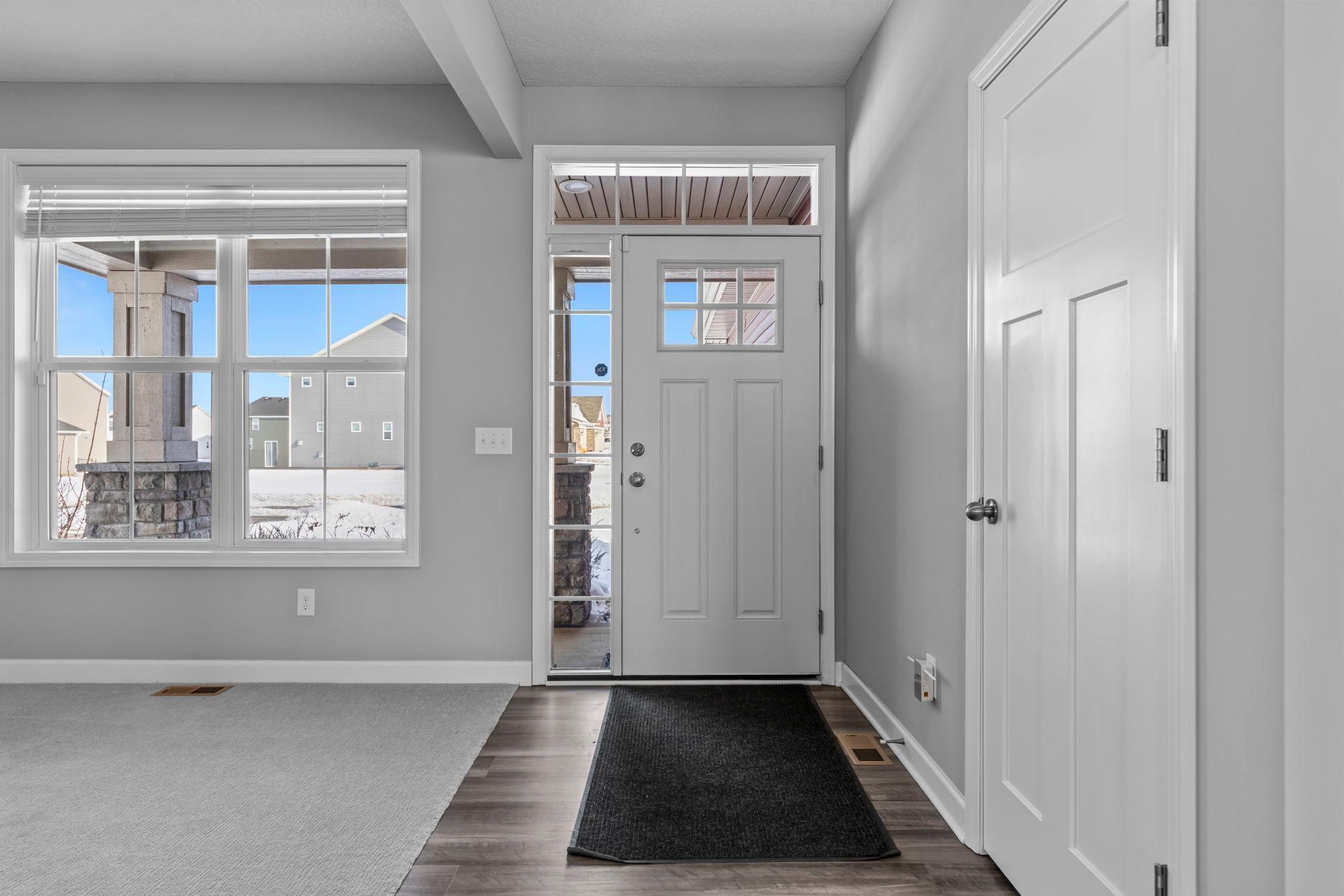 14-web-or-mls-7201 Lasalle Ave NE-24.jpg