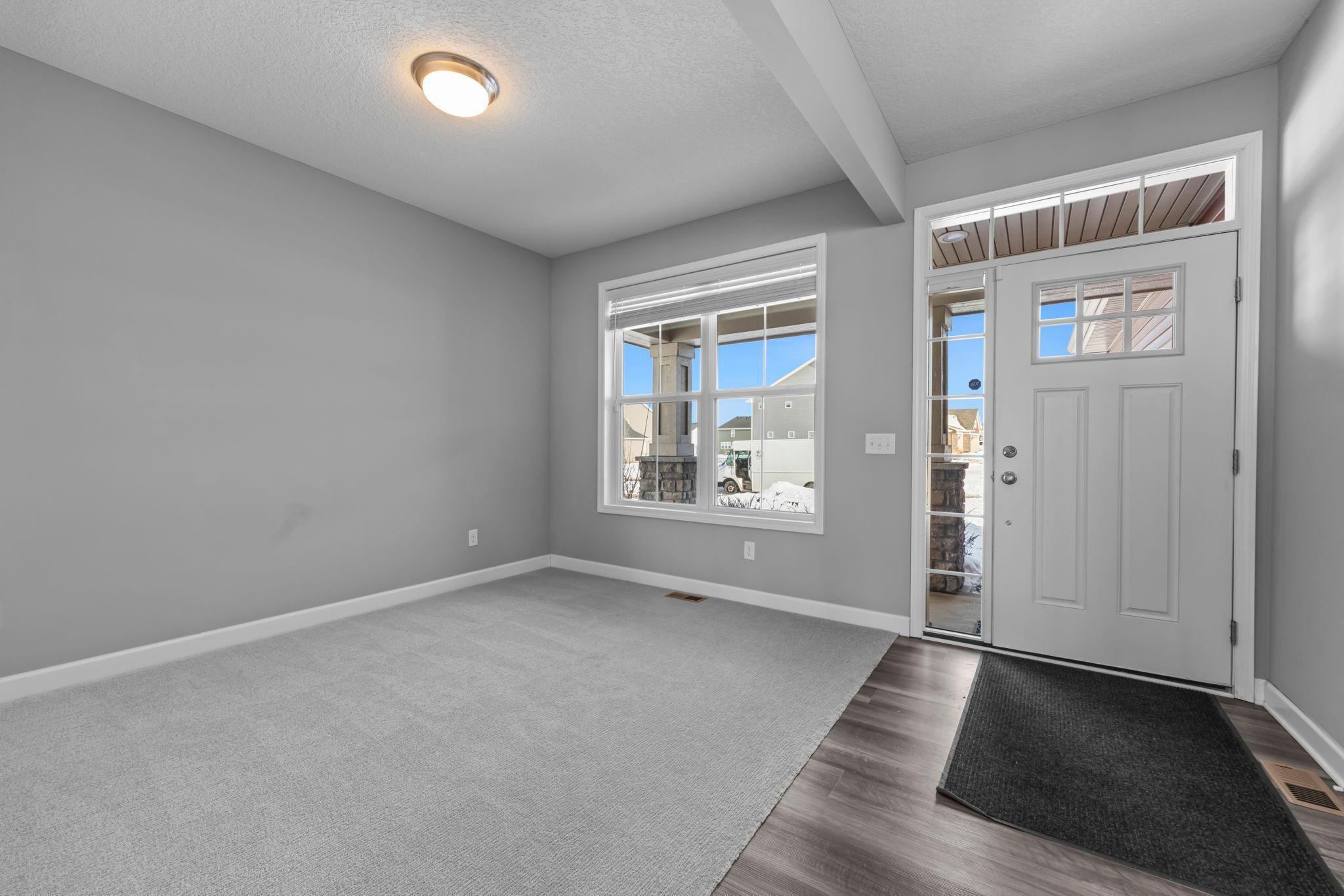 16-web-or-mls-7201 Lasalle Ave NE-30.jpg