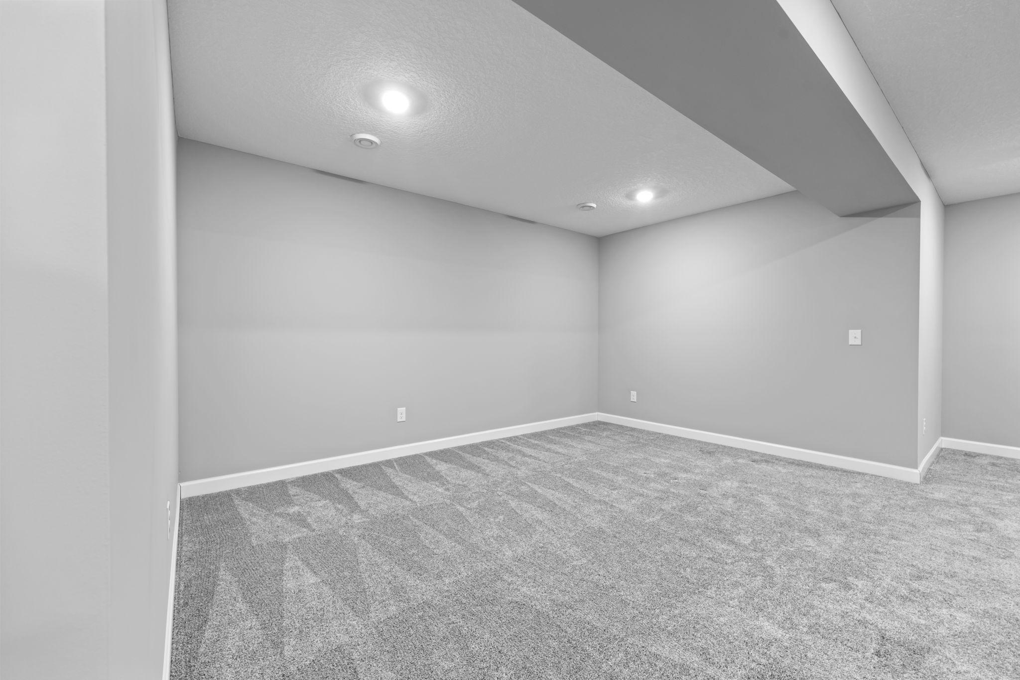 58-web-or-mls-7201 Lasalle Ave NE-162.jpg