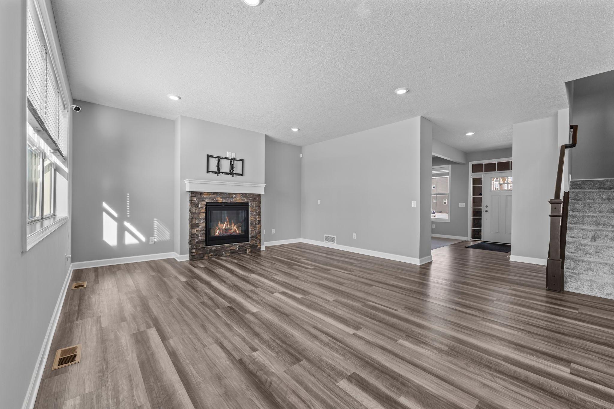 22-web-or-mls-7201 Lasalle Ave NE-45.jpg