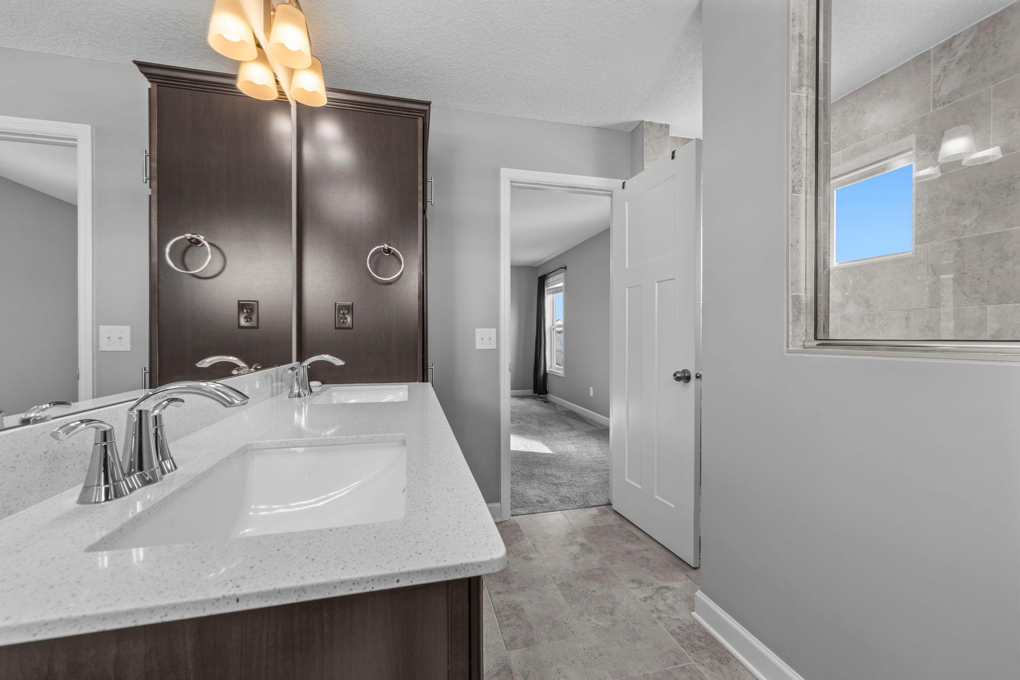 43-web-or-mls-7201 Lasalle Ave NE-114.jpg