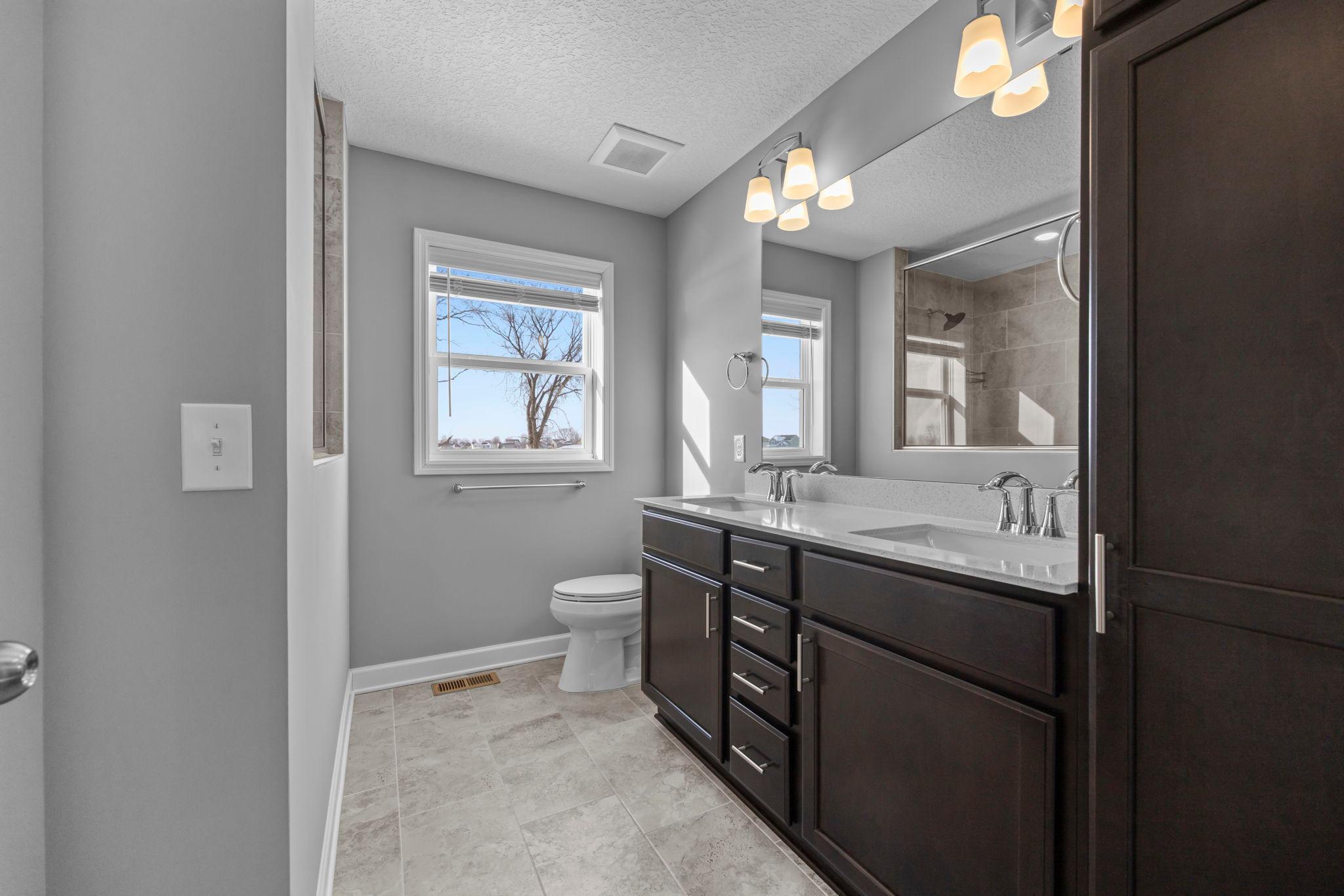 42-web-or-mls-7201 Lasalle Ave NE-111.jpg