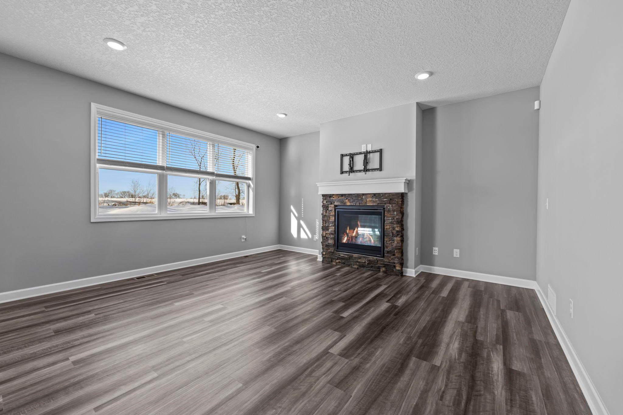 19-web-or-mls-7201 Lasalle Ave NE-39.jpg