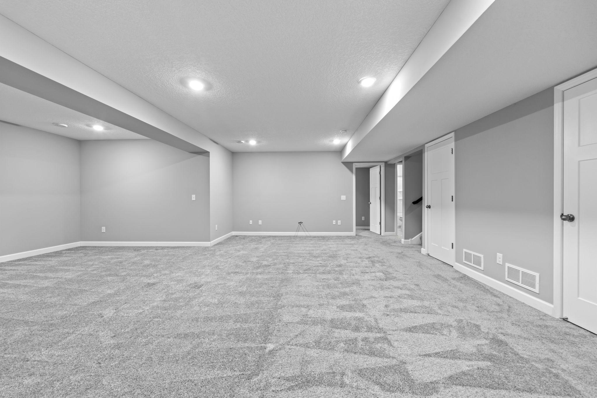 61-web-or-mls-7201 Lasalle Ave NE-171.jpg