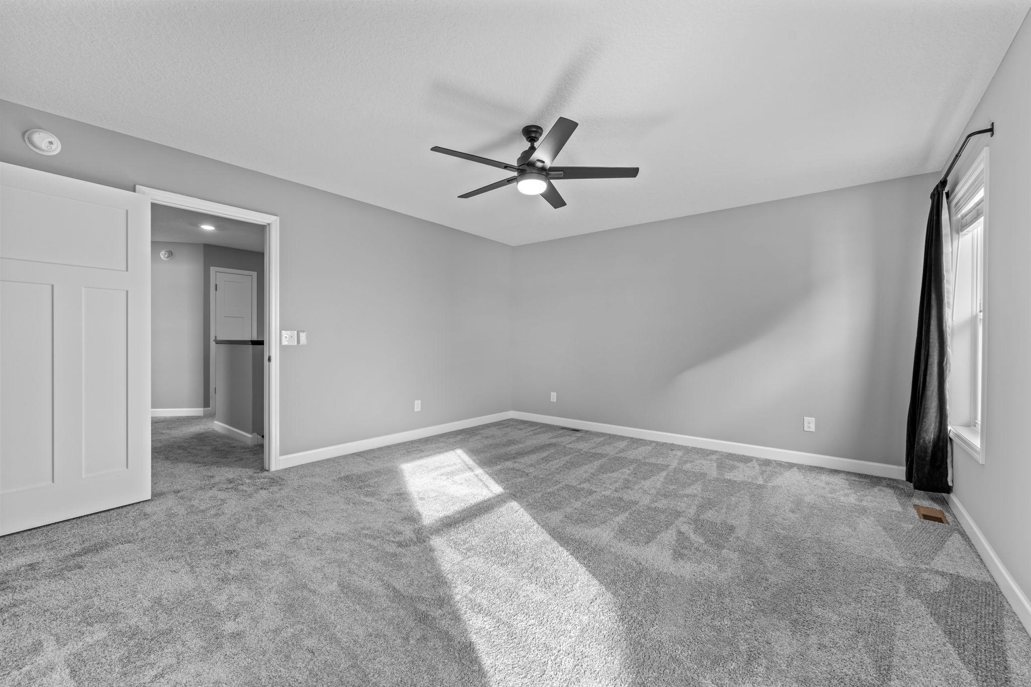 41-web-or-mls-7201 Lasalle Ave NE-108.jpg