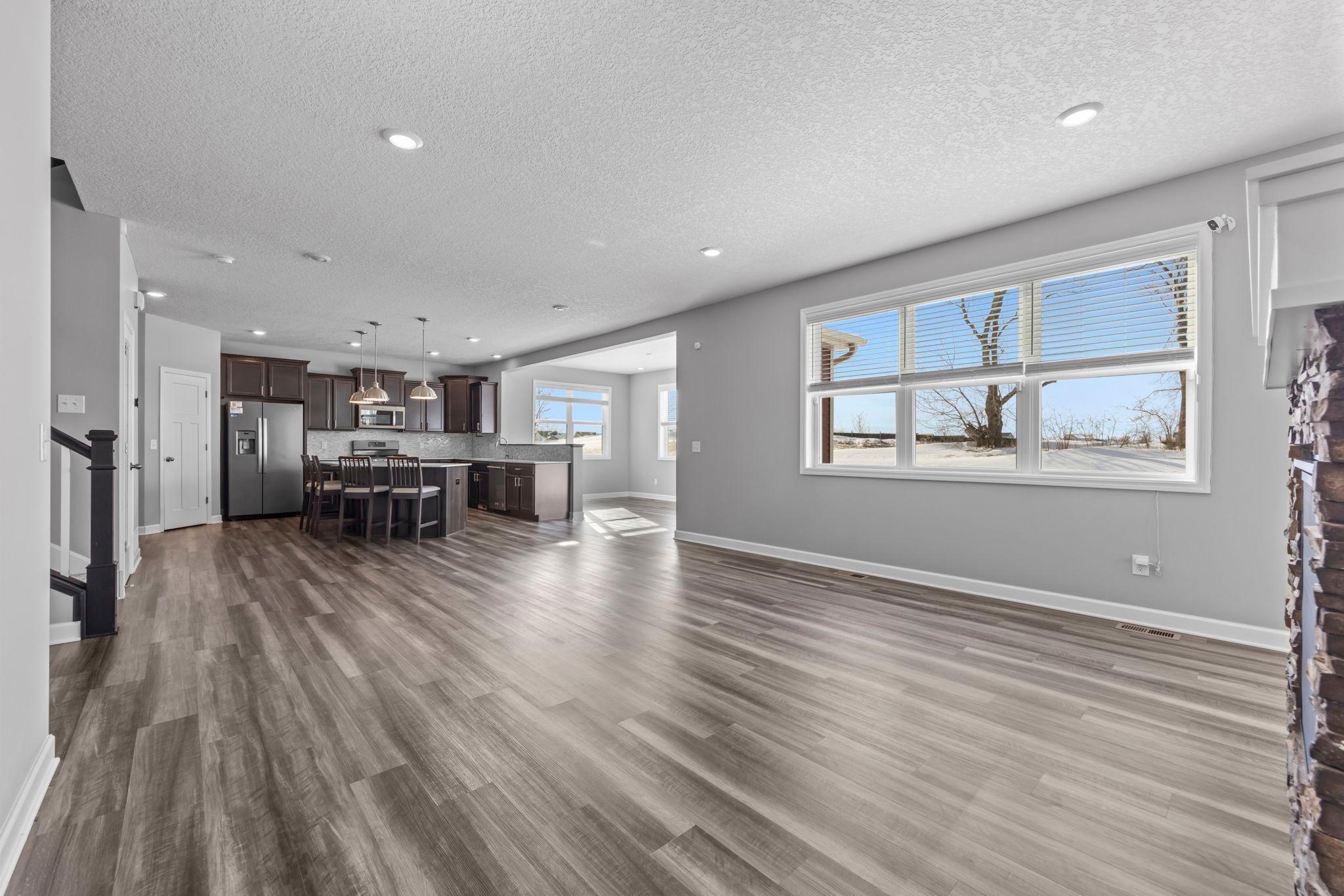 24-web-or-mls-7201 Lasalle Ave NE-51.jpg