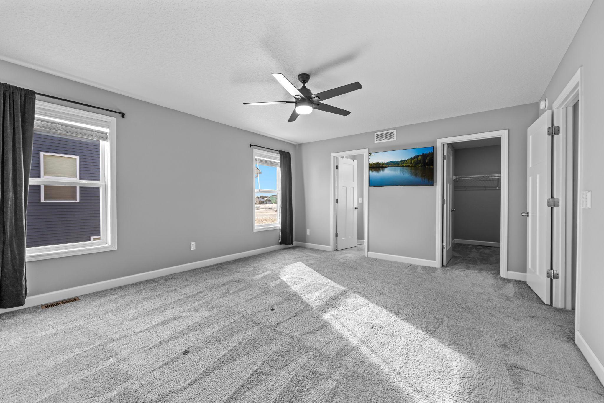 39-web-or-mls-7201 Lasalle Ave NE-102.jpg