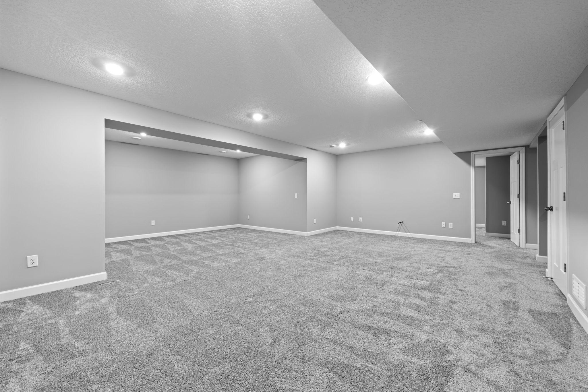 62-web-or-mls-7201 Lasalle Ave NE-174.jpg