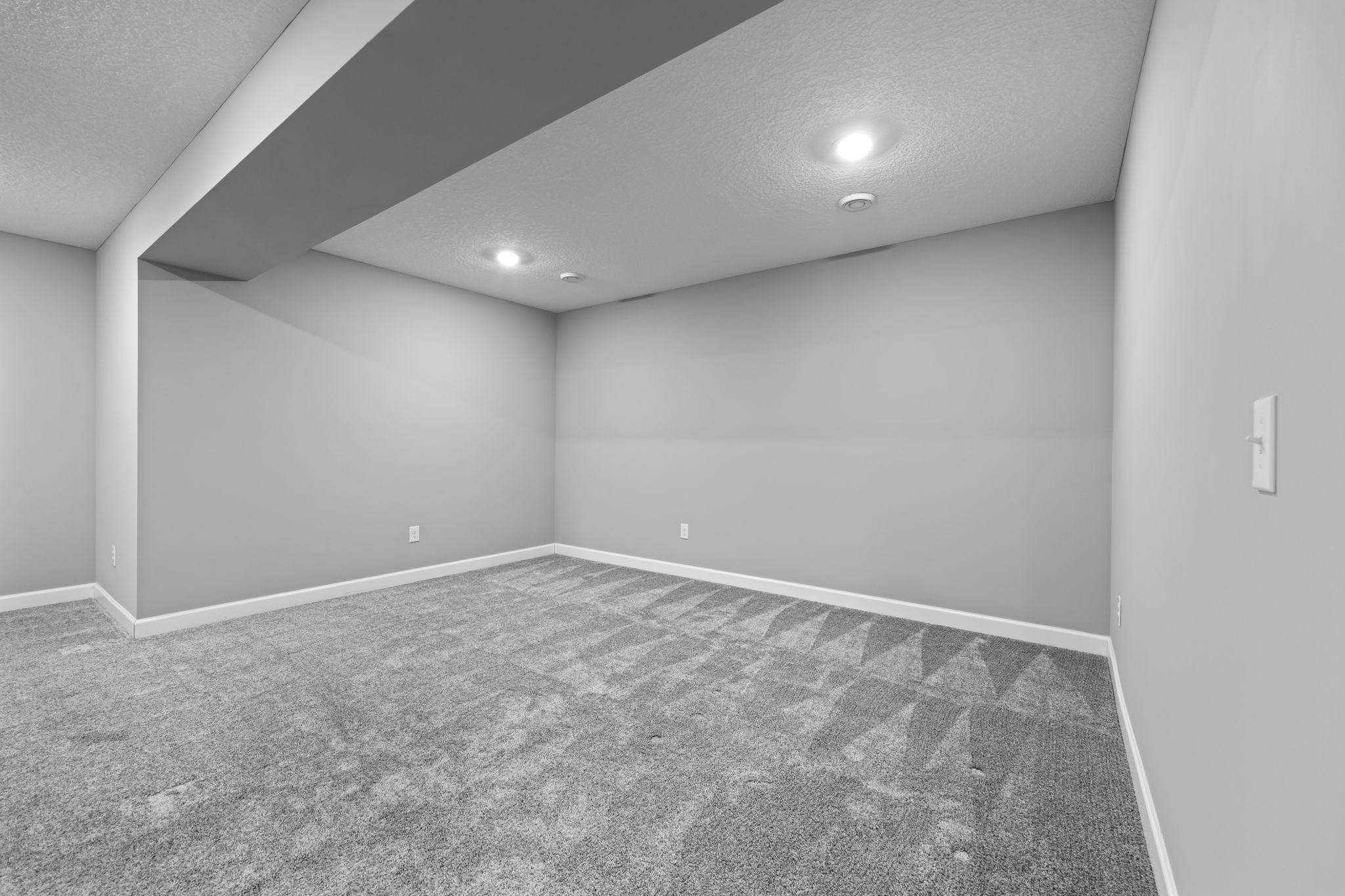 57-web-or-mls-7201 Lasalle Ave NE-159.jpg