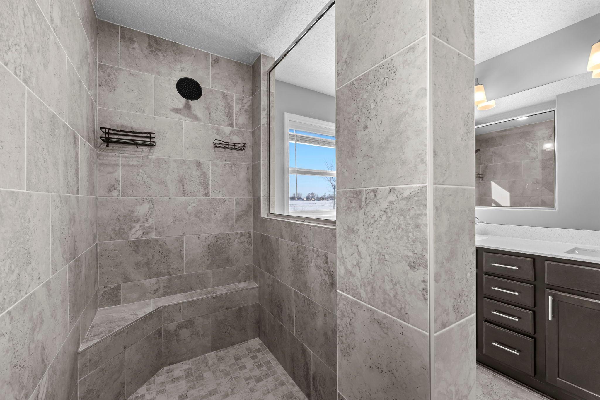 44-web-or-mls-7201 Lasalle Ave NE-117.jpg