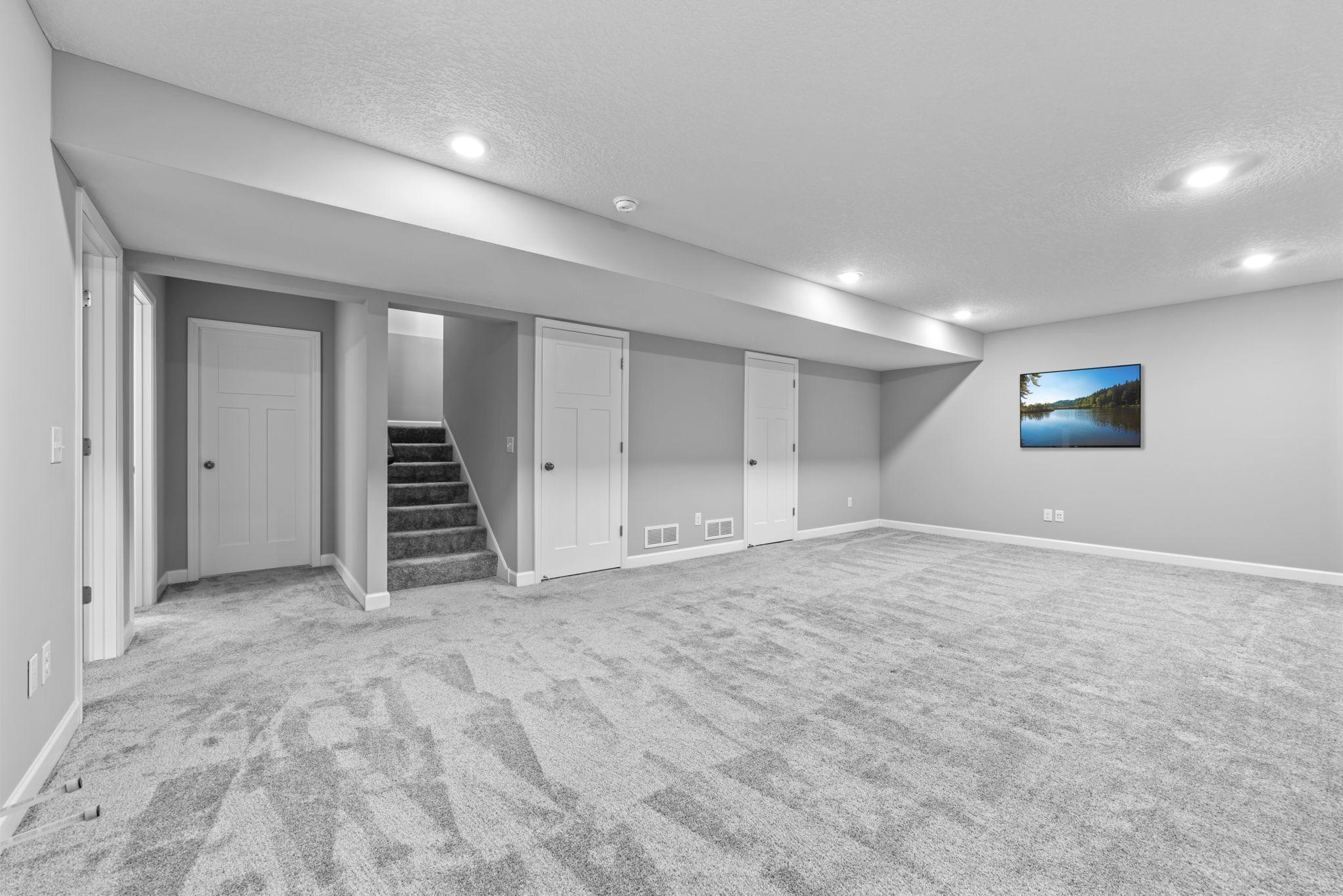 56-web-or-mls-7201 Lasalle Ave NE-156.jpg