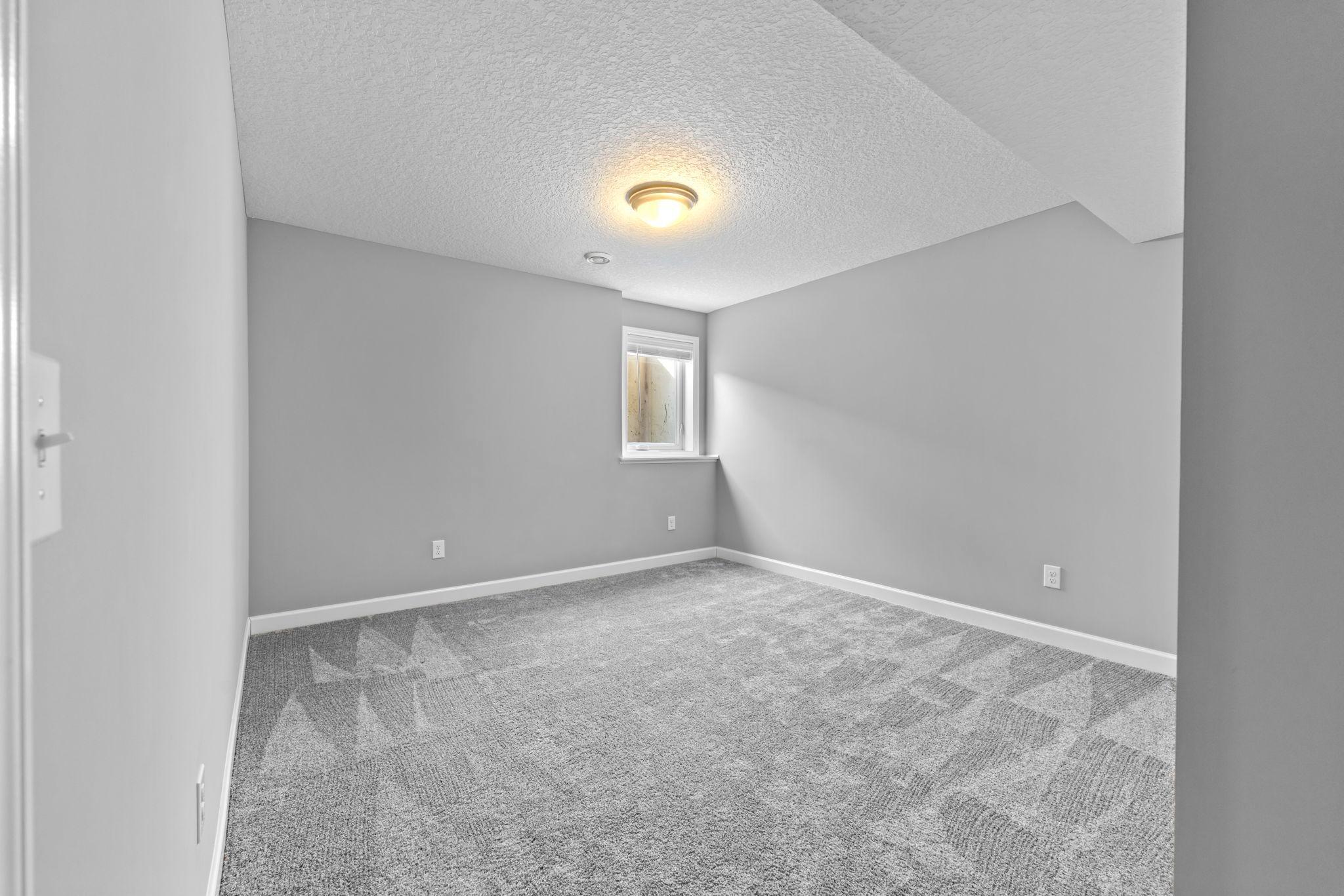 63-web-or-mls-7201 Lasalle Ave NE-180.jpg