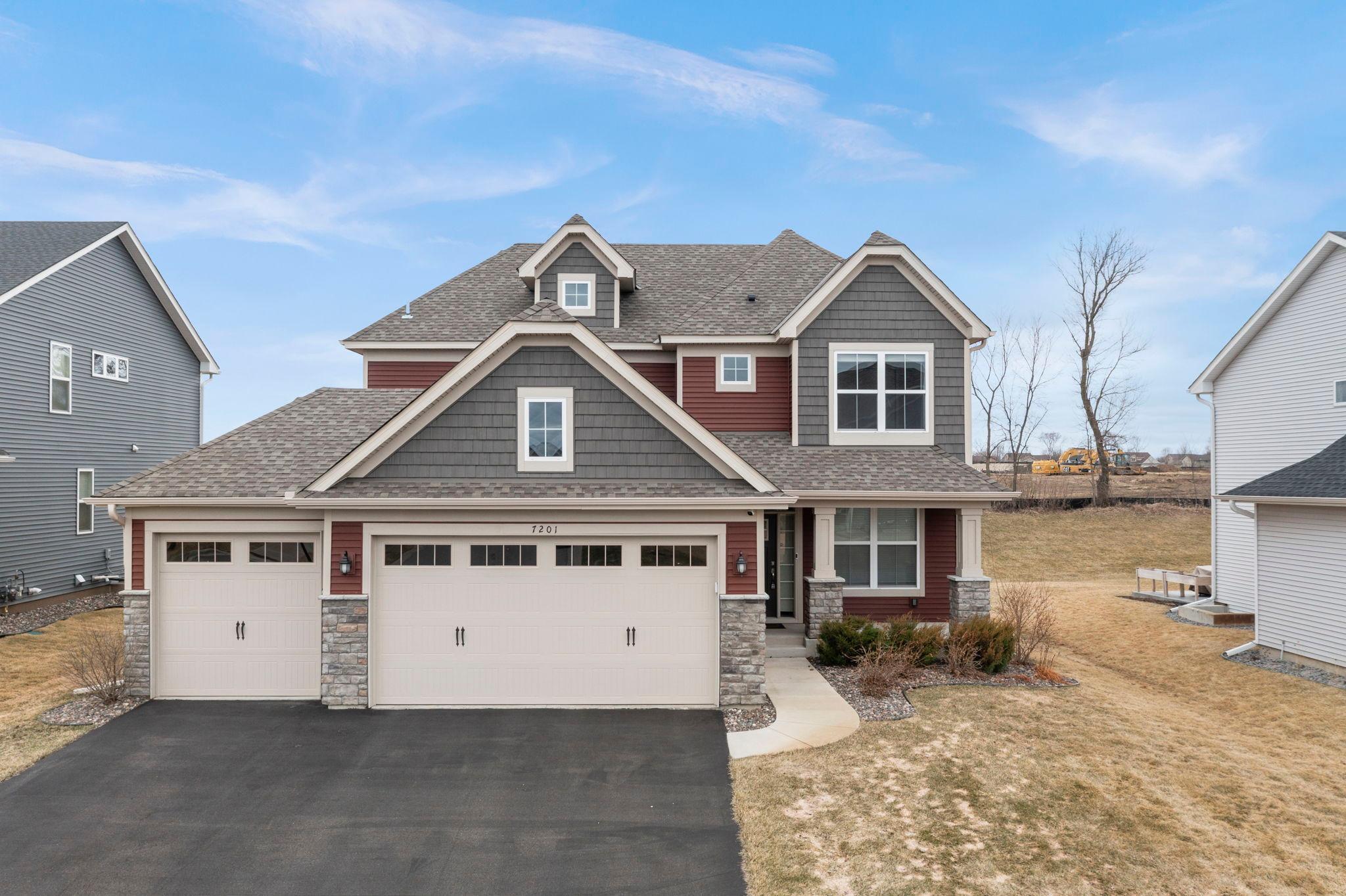 13-web-or-mls-7201 Lasalle Ave NE-49.jpg