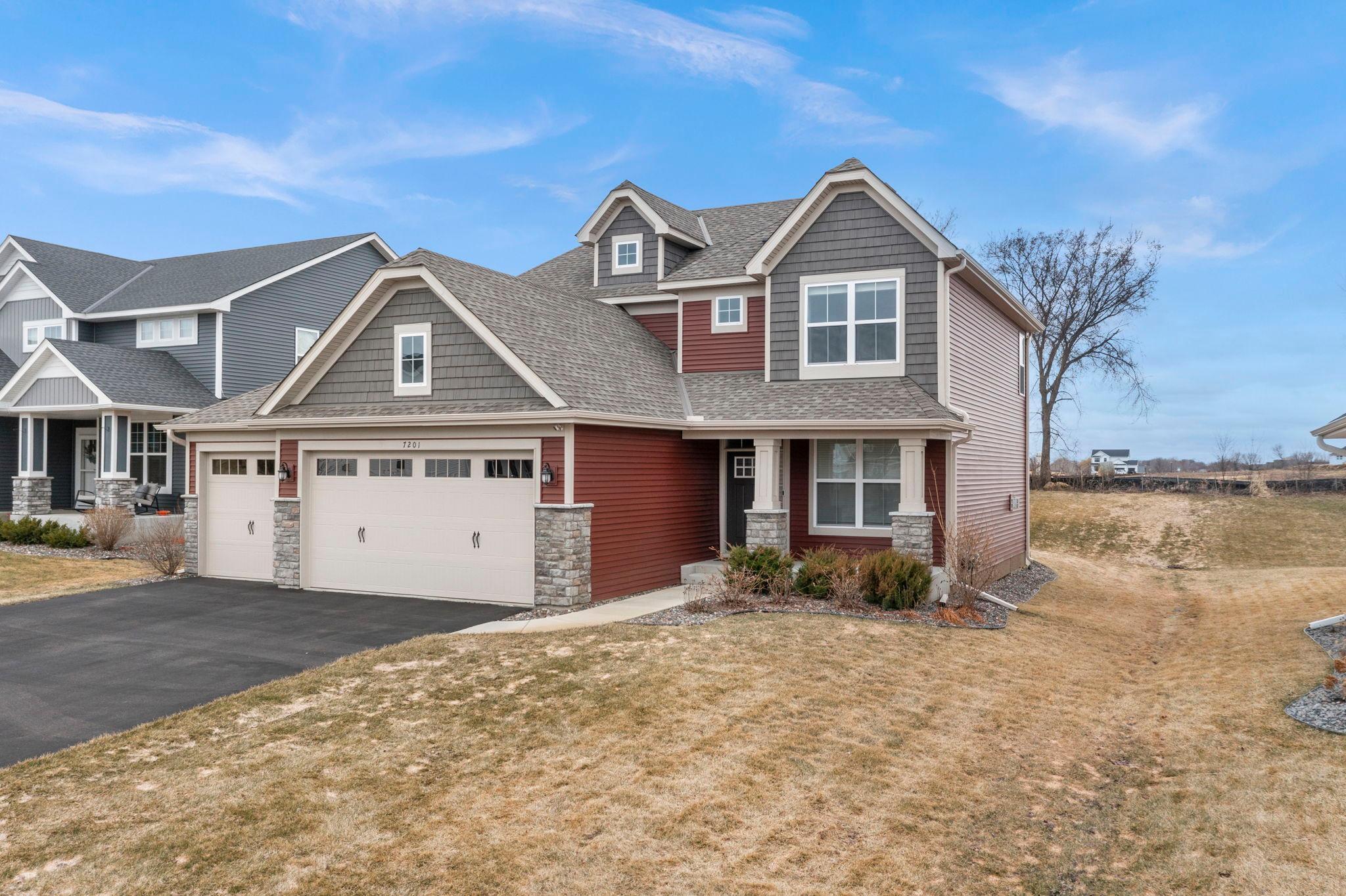 12-web-or-mls-7201 Lasalle Ave NE-43.jpg