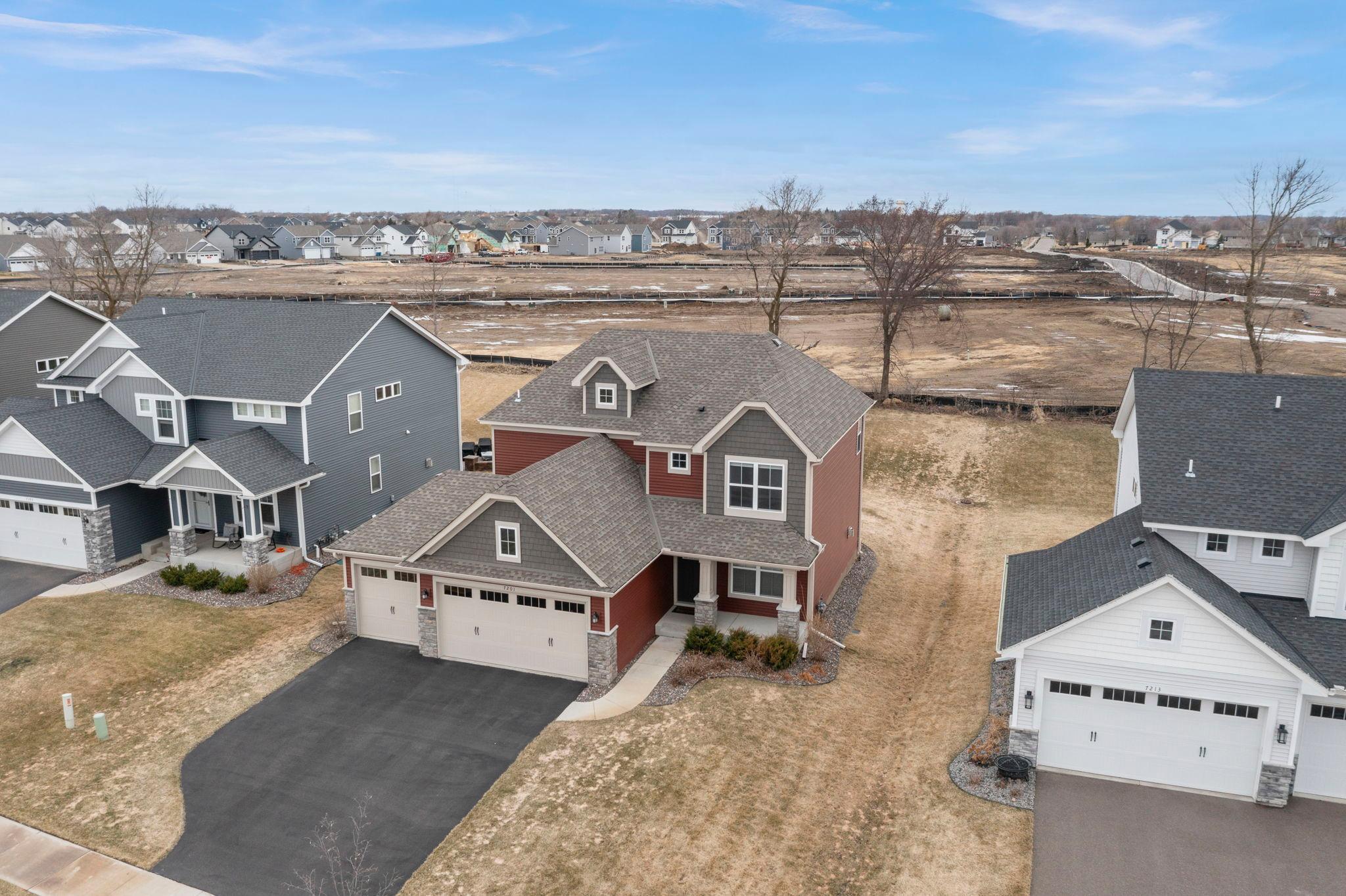 3-web-or-mls-7201 Lasalle Ave NE-53.jpg