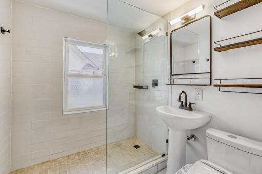 2718 Sheridan Avenue N, Minneapolis, MN 55411