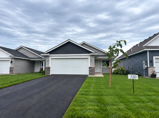 720 Cherrywood Lane NE, Isanti, MN 55040