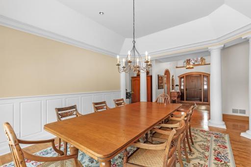 Generous sized dining with enameled finishings