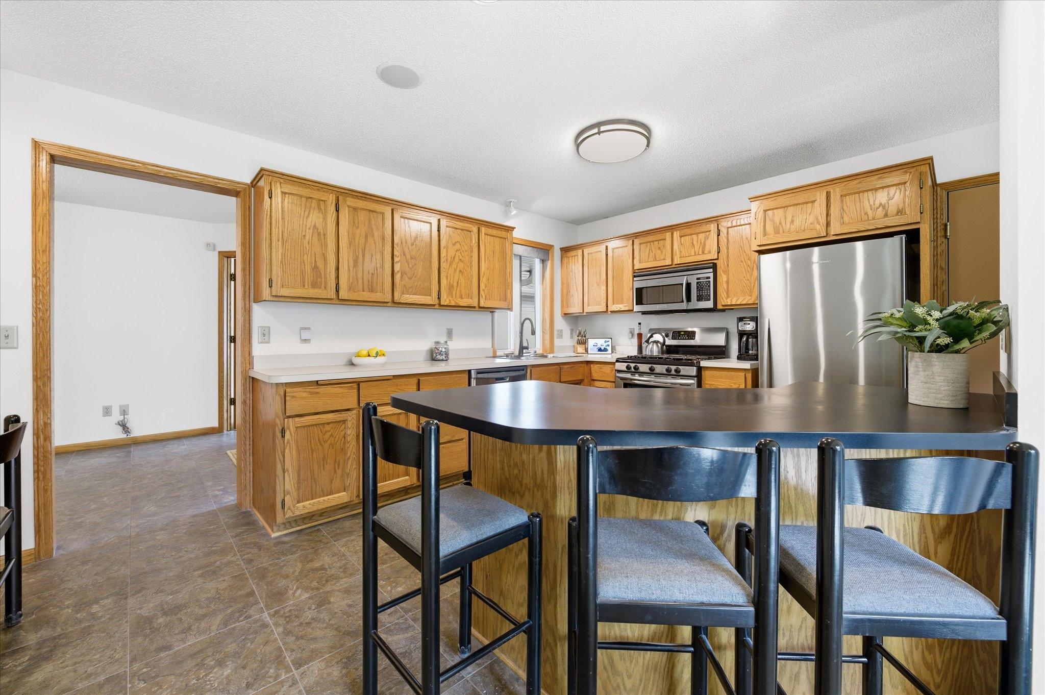 Center island in the kitchen seats 4