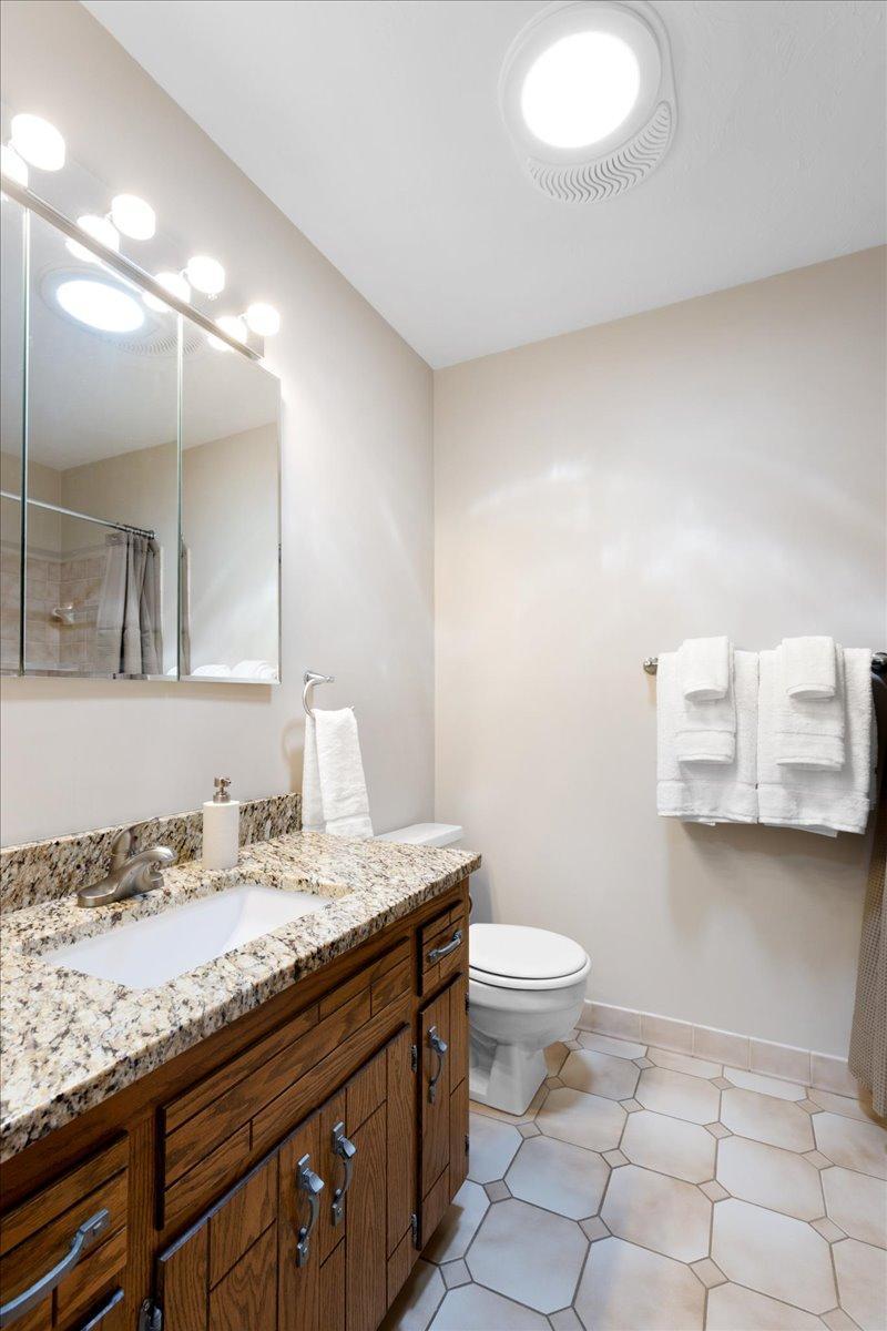 Full Guest Bath - solatube/2014 - upper