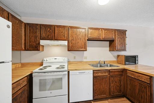 6925 Macbeth Circle, Woodbury, MN 55125