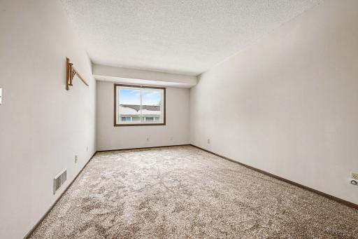 6925 Macbeth Circle, Woodbury, MN 55125