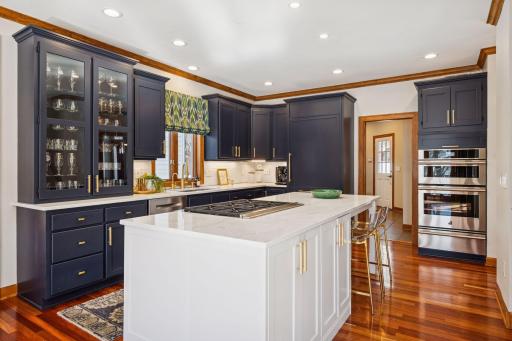 816 Westwood Drive S, Golden Valley, MN 55416
