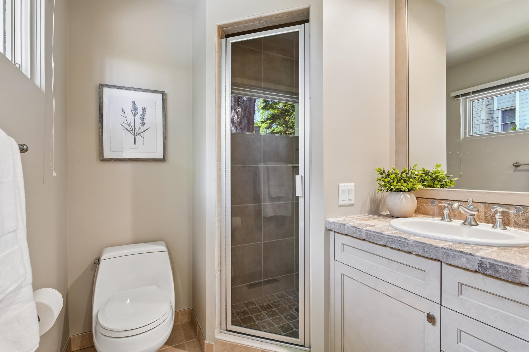 3/4 bath ensuite with tile finishes