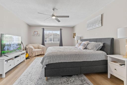 The primary bedroom, the sole bedroom on the upper level, is large enough to accommodate additional furniture, including an open-air office layout.