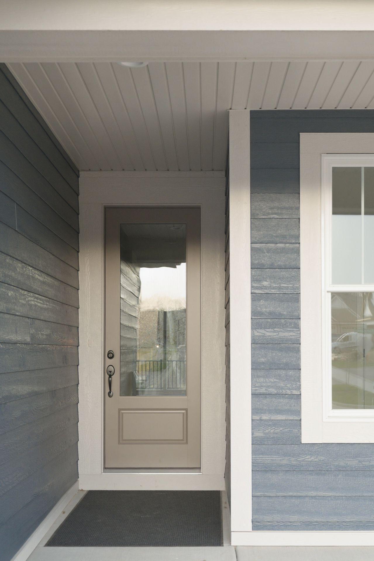 Quaint Front Porch to enjoy your morning coffee