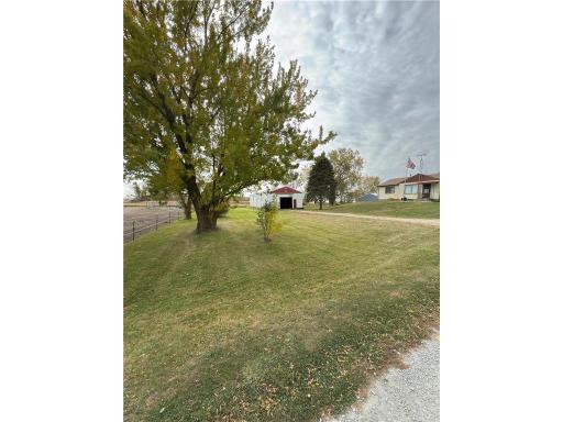 Large 1800 square foot pole barn with room for 4+ cars!