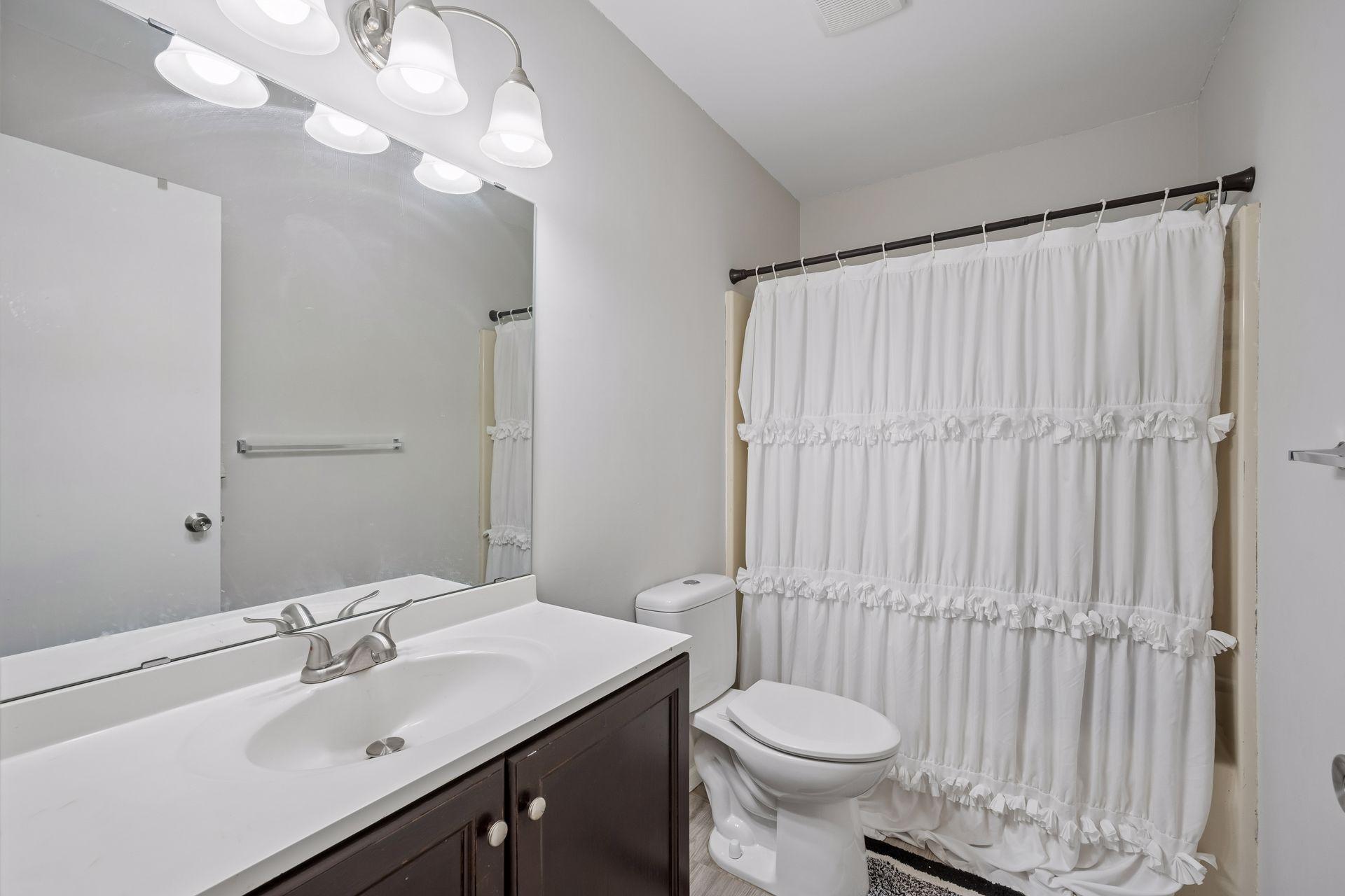 Upper level full bathroom