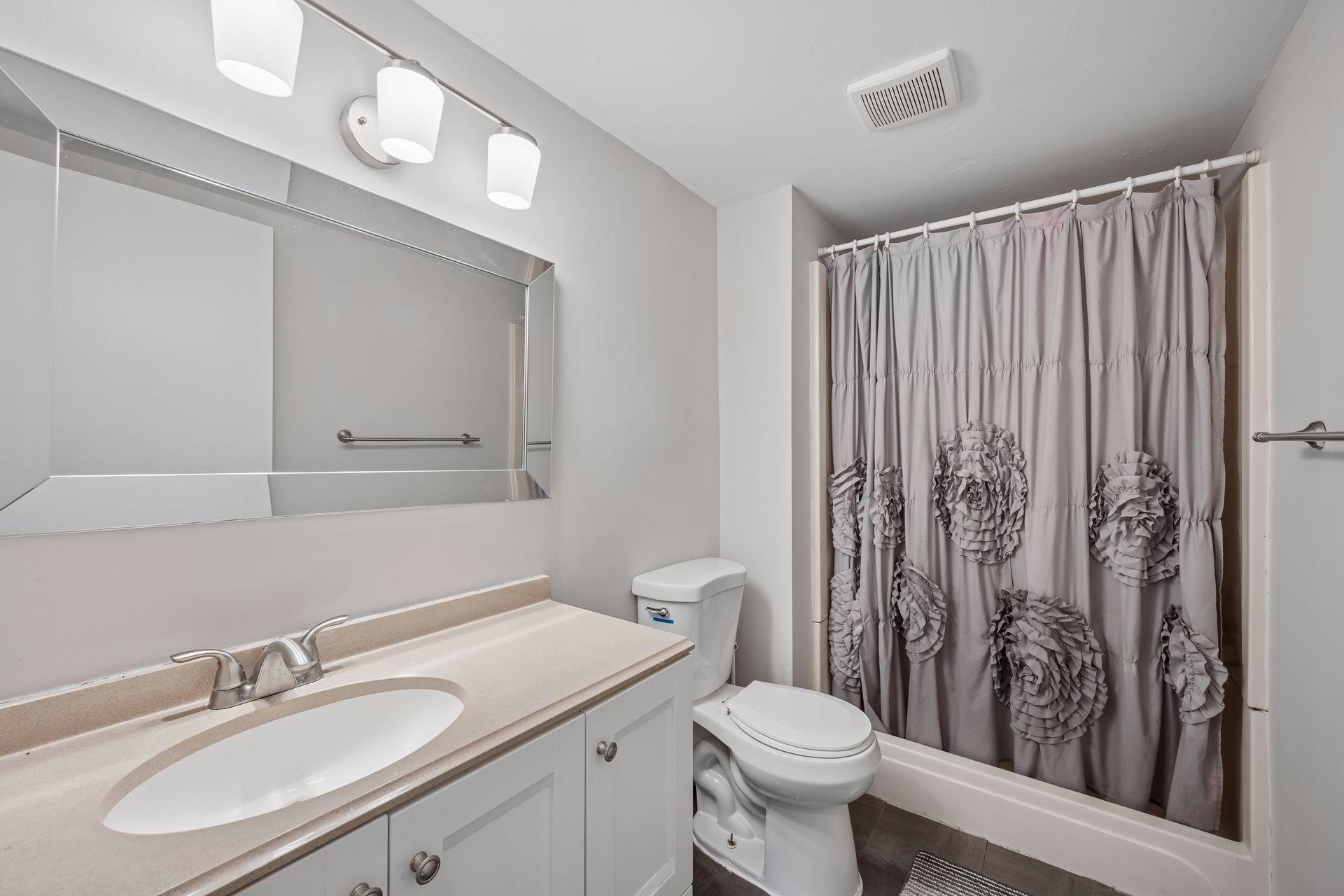 Lower level 3/4 bathroom