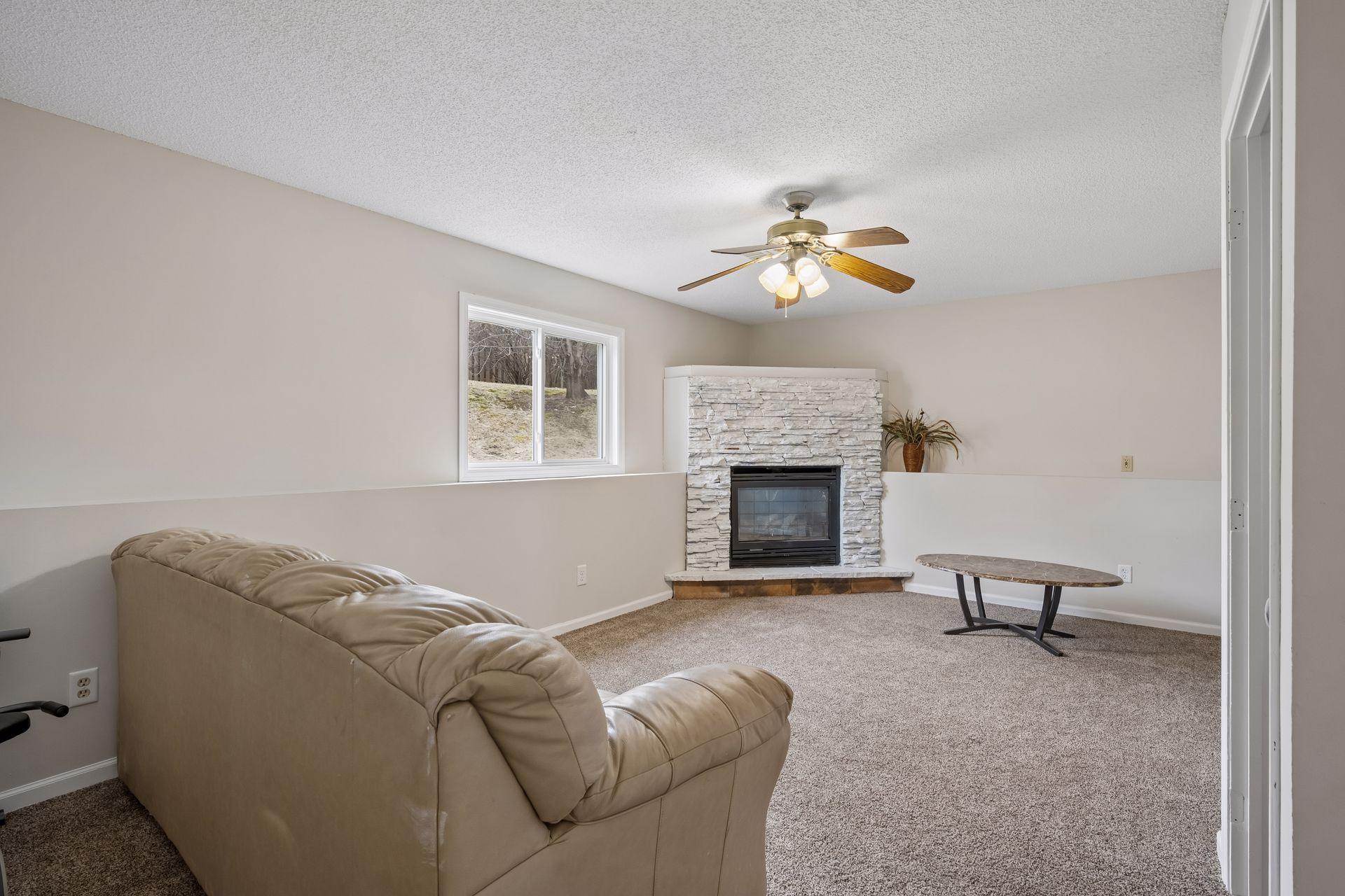 Gas-burning fireplace ....