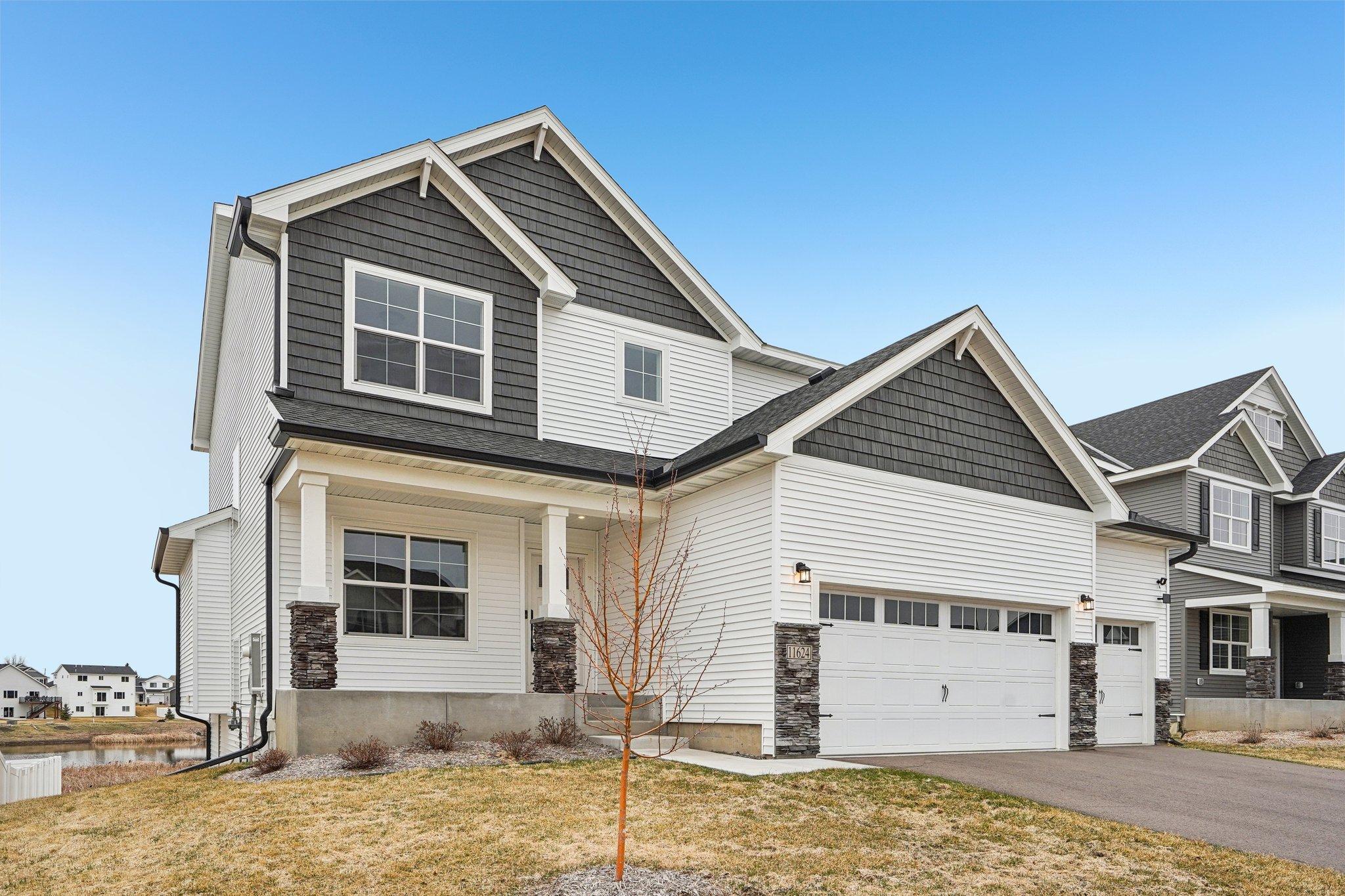 Welcome to 11624 5th St NE!