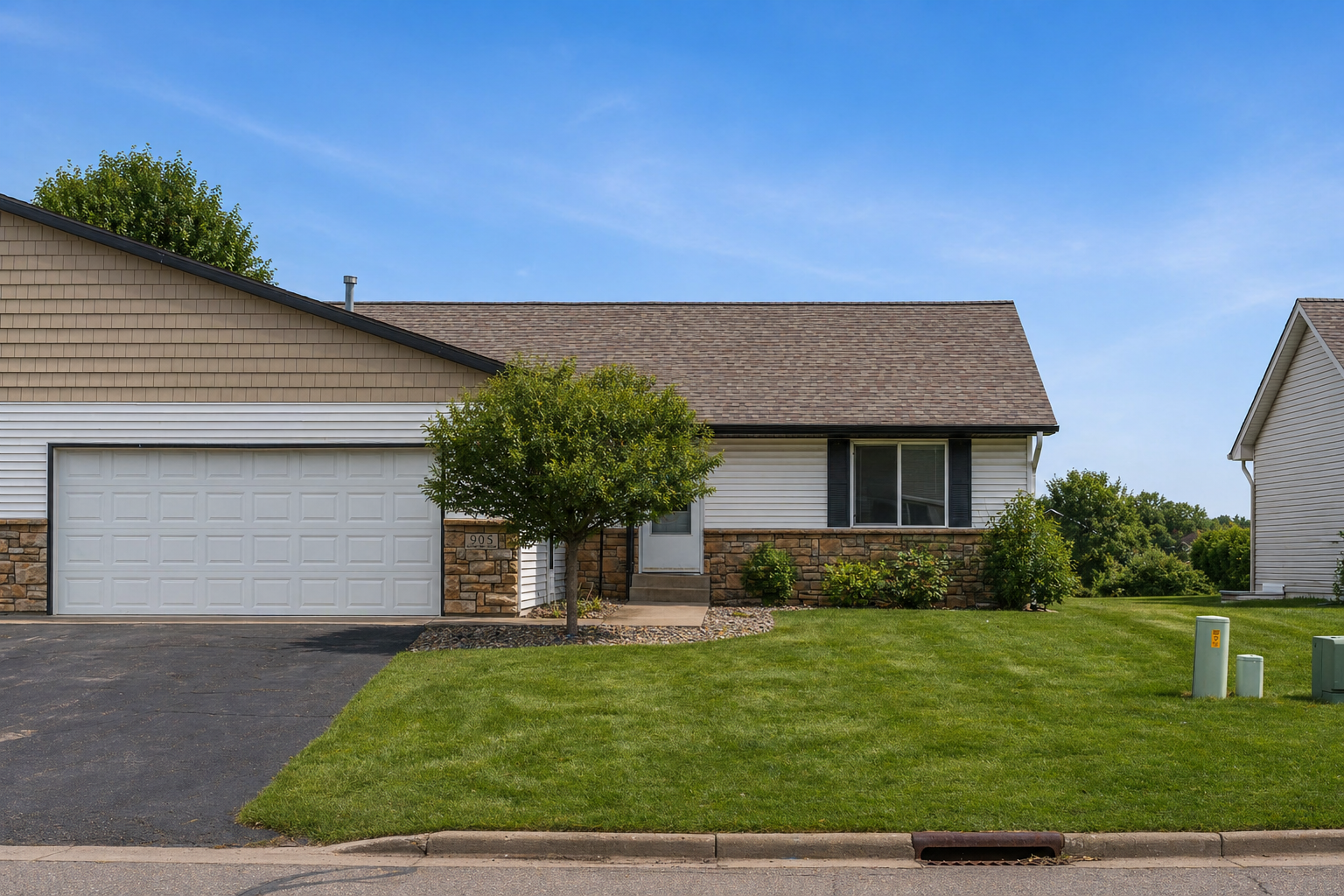 905 W Ridge Front.png