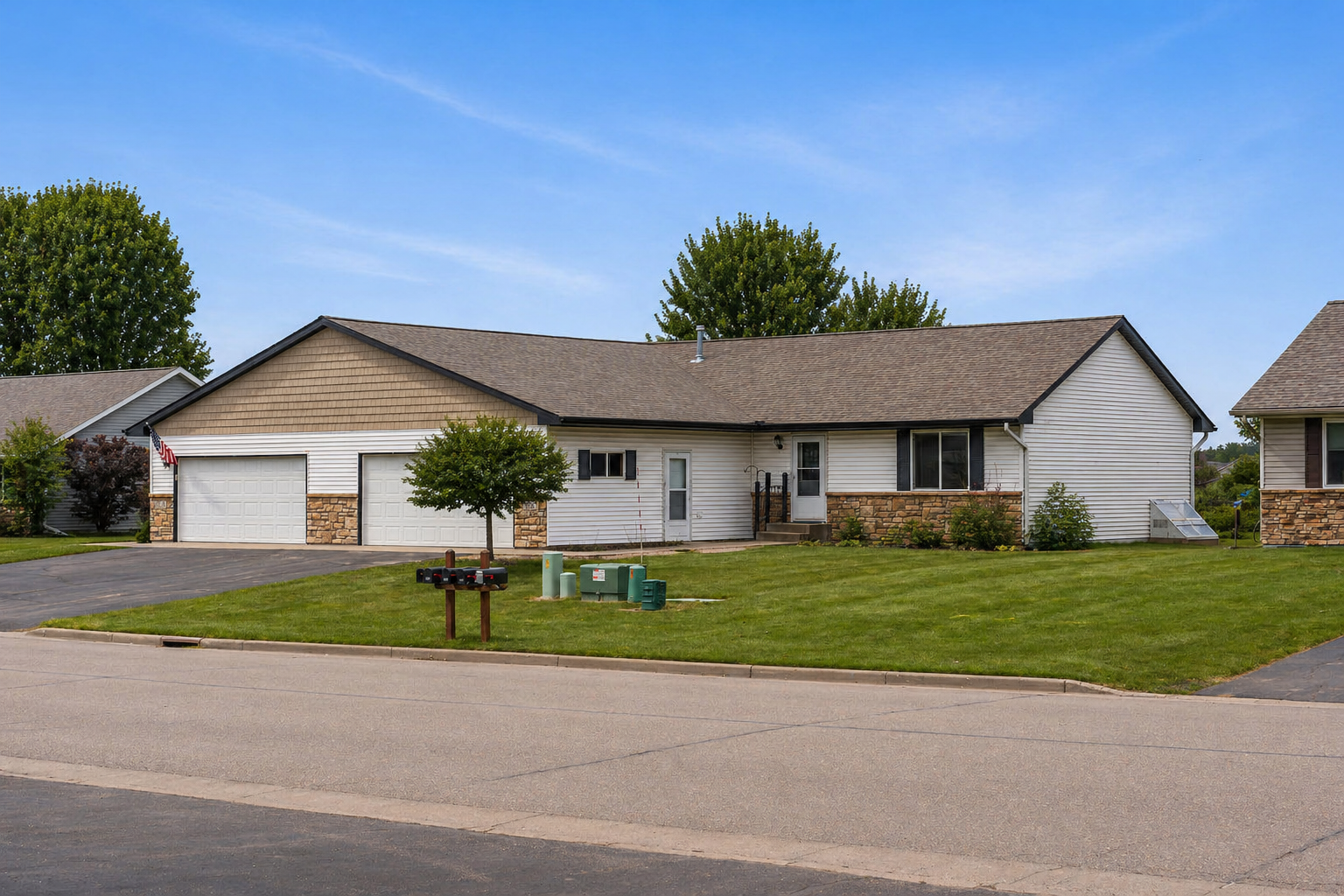 Perfect spot in New Richmond, in a spotless side by side condo unit.