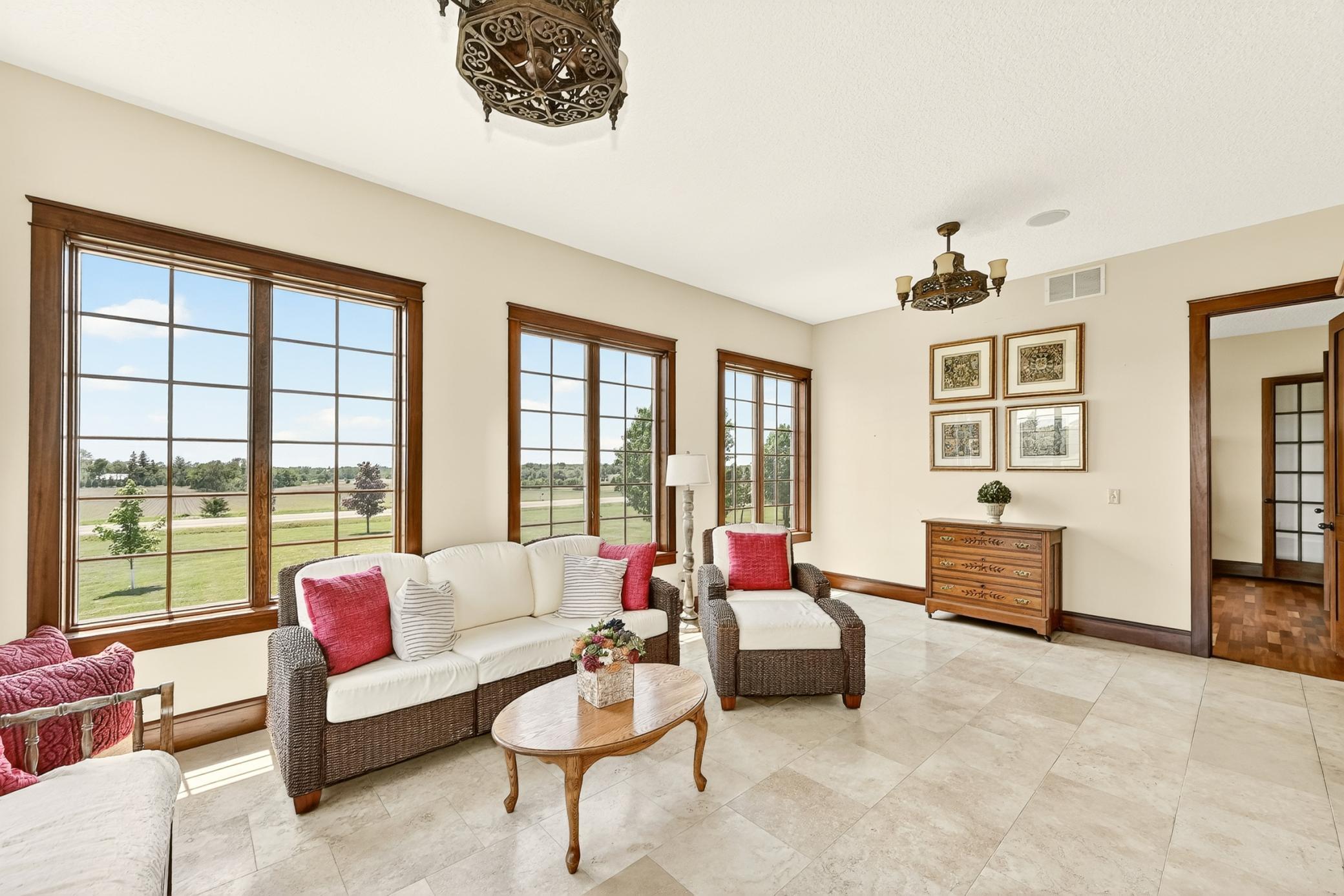 Sunroom 2.jpg