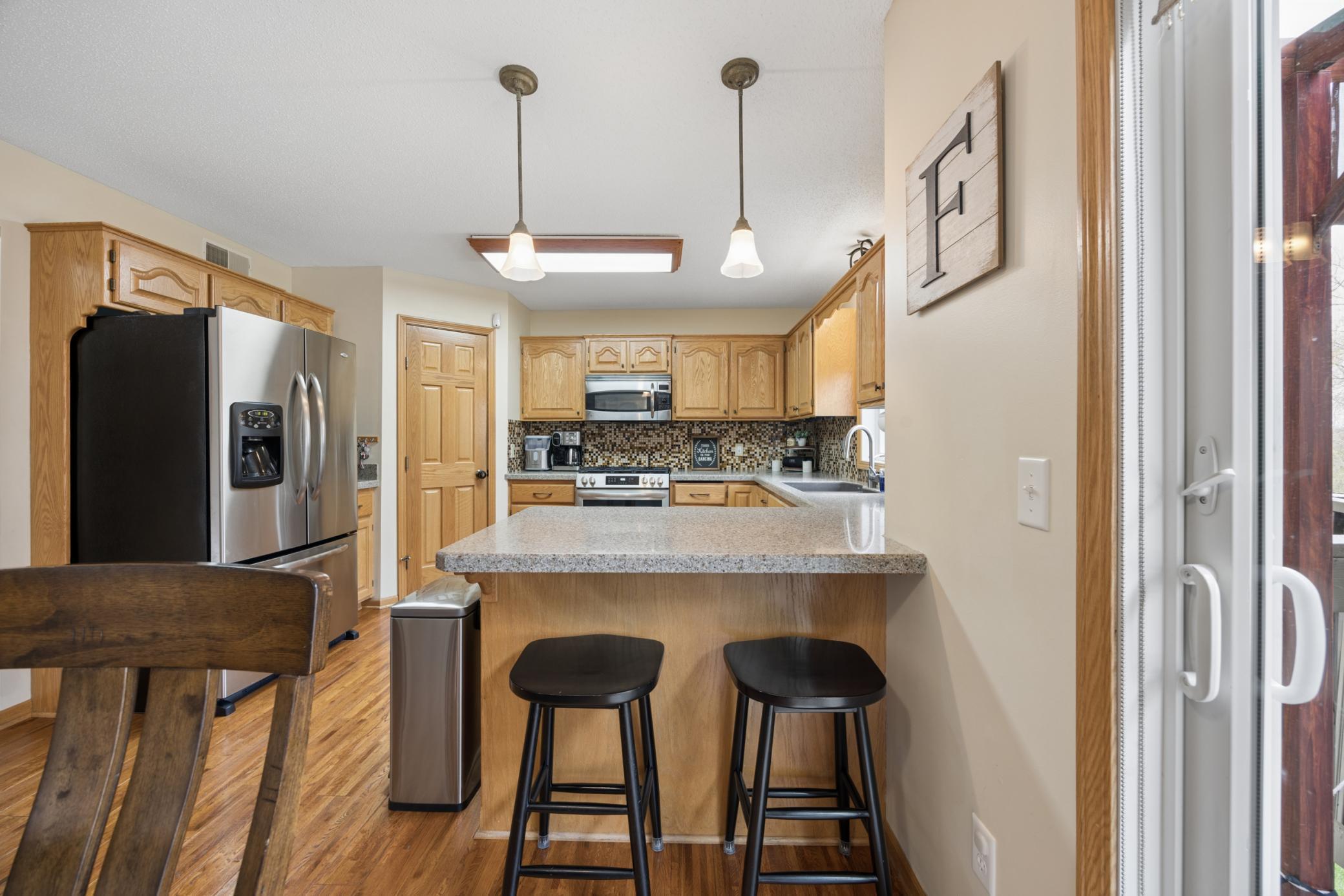 Kitchen breakfast bar