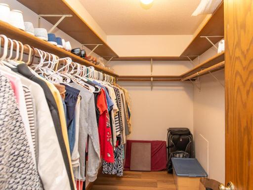 2020 St Albans Mill Rd Minnetonka MN 55305 USA-004-040-Master Closet-MLS_Size.jpg