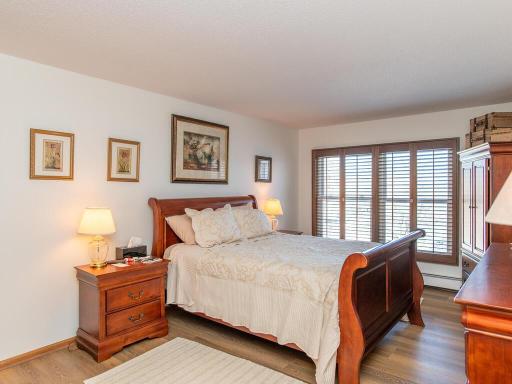 2020 St Albans Mill Rd Minnetonka MN 55305 USA-005-011-Master Bedroom-MLS_Size.jpg