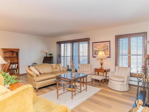 2020 St Albans Mill Rd Minnetonka MN 55305 USA-012-019-Living Room-MLS_Size.jpg